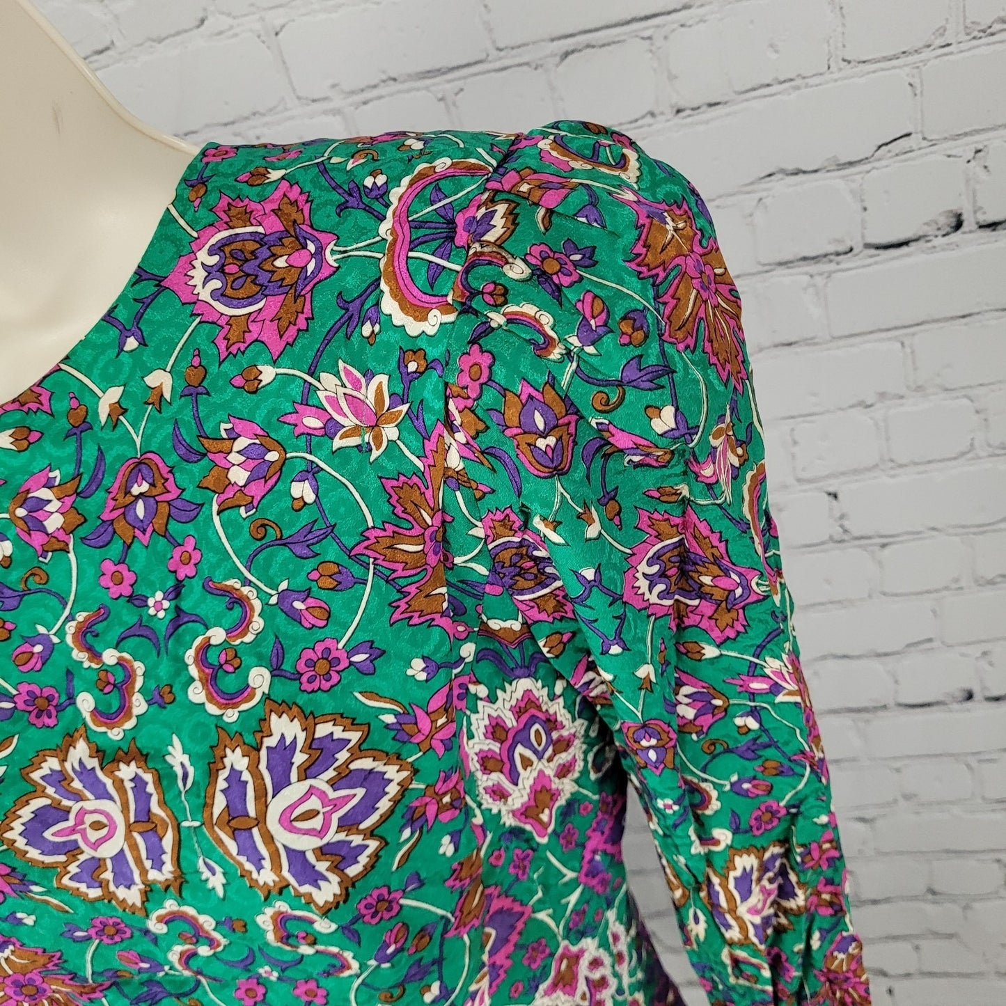 NWT VTG Richard Warren Green 100% Silk Floral Gold Button Long Sleeve Blouse 4