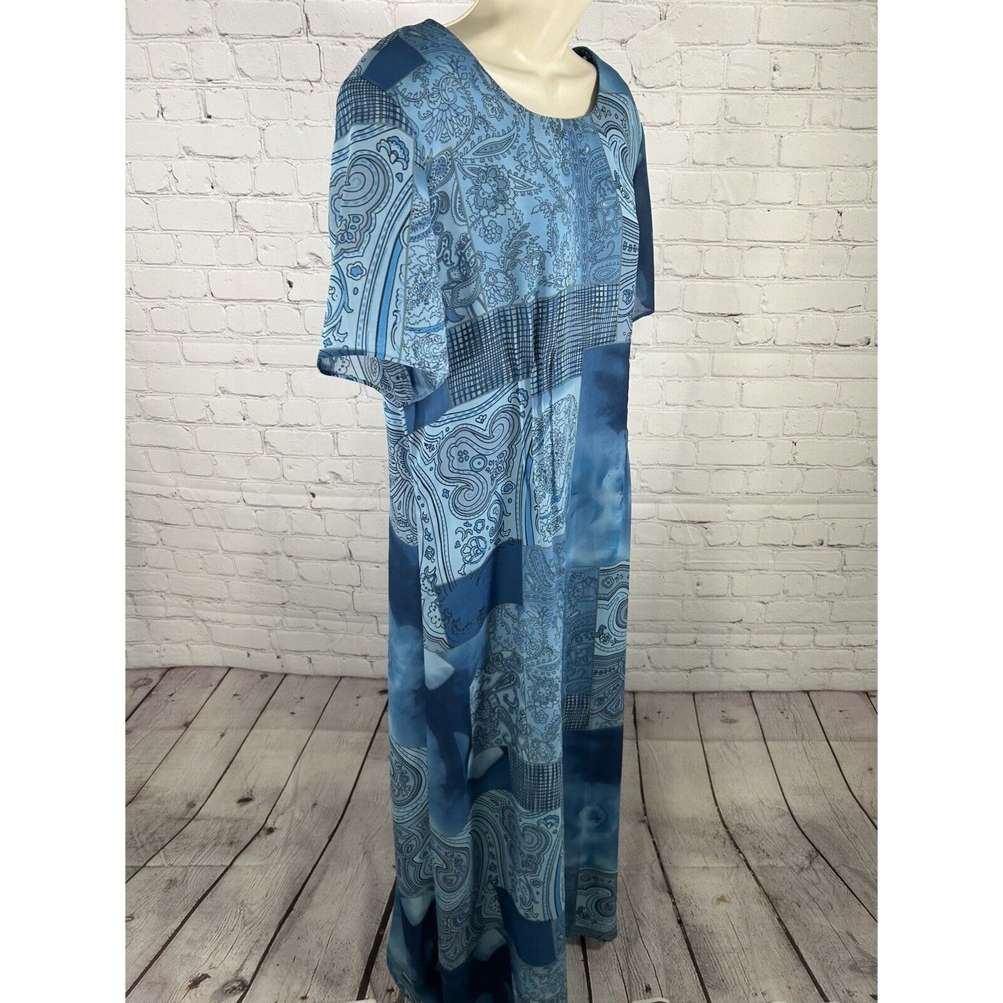 Leslie Fay Blue Floral Paisley Back Zip Short Sleeve Pleated Sides Maxi Dress 18