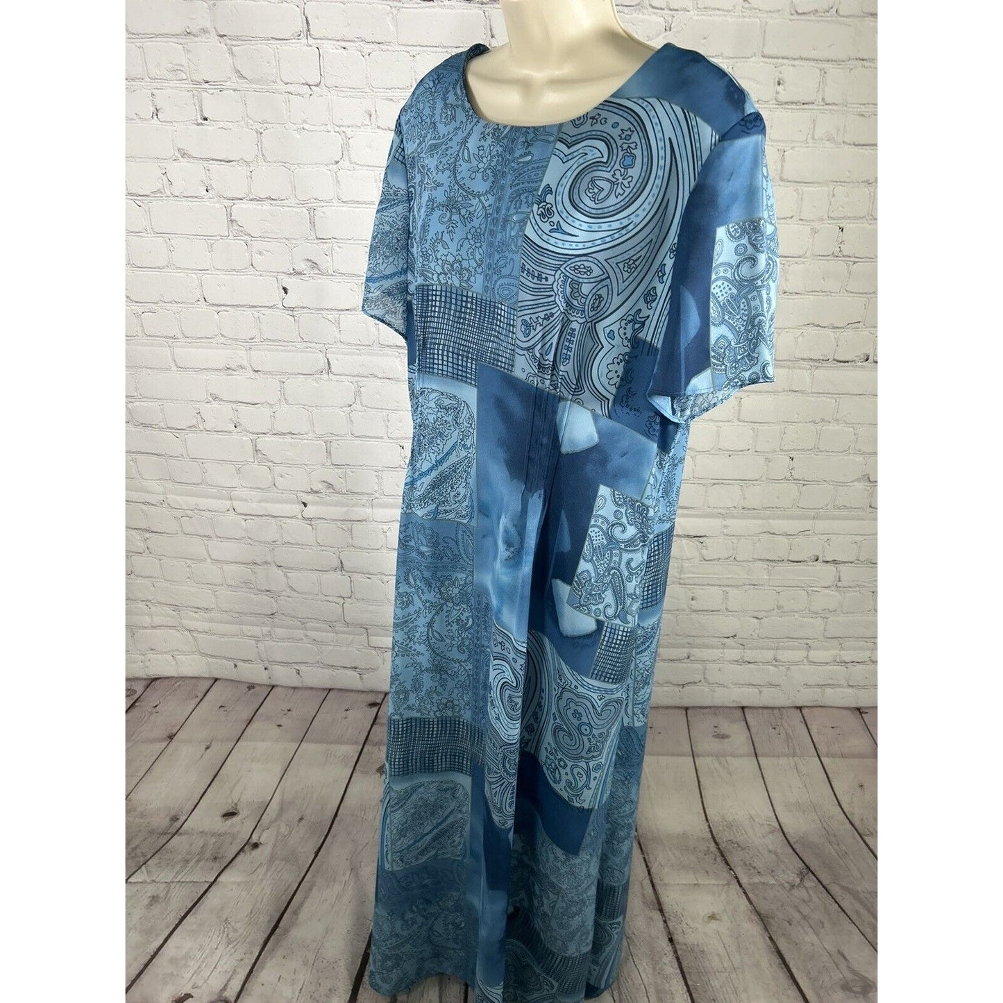 Leslie Fay Blue Floral Paisley Back Zip Short Sleeve Pleated Sides Maxi Dress 18