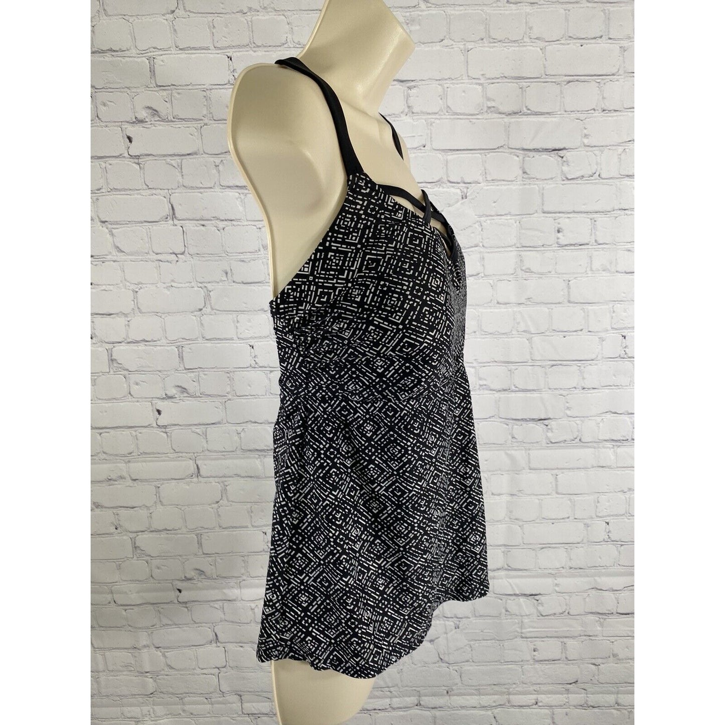 Ava Viv Black White Adjustable Strap Strappy Front Tankini Swim Suit Top 18W
