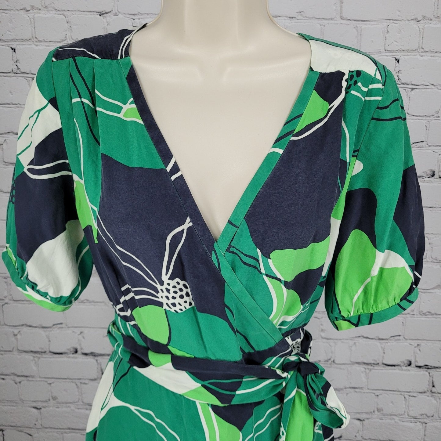 Banana Republic Green 100% Silk Floral Tie Unlined Midi Wrap Dress Size 6