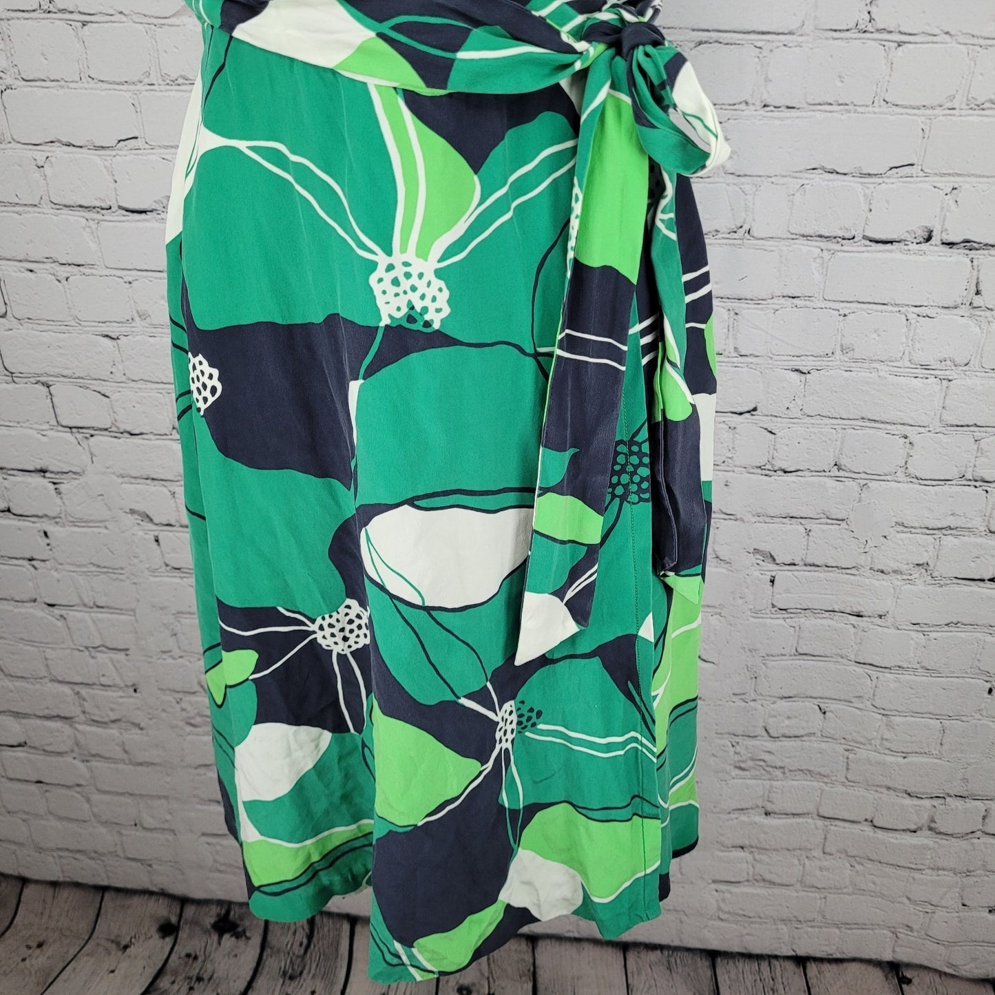 Banana Republic Green 100% Silk Floral Tie Unlined Midi Wrap Dress Size 6