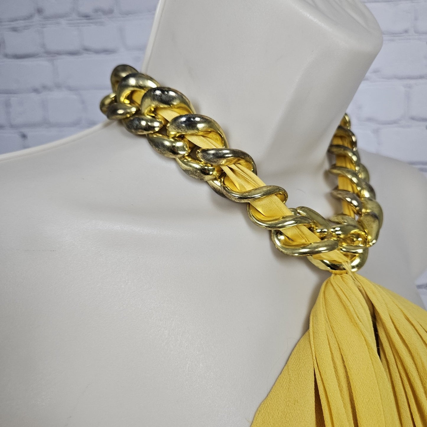 Donna Morgan Yellow 100% Silk Chiffon Gold Chain Halter Tie Knee Length Dress 10