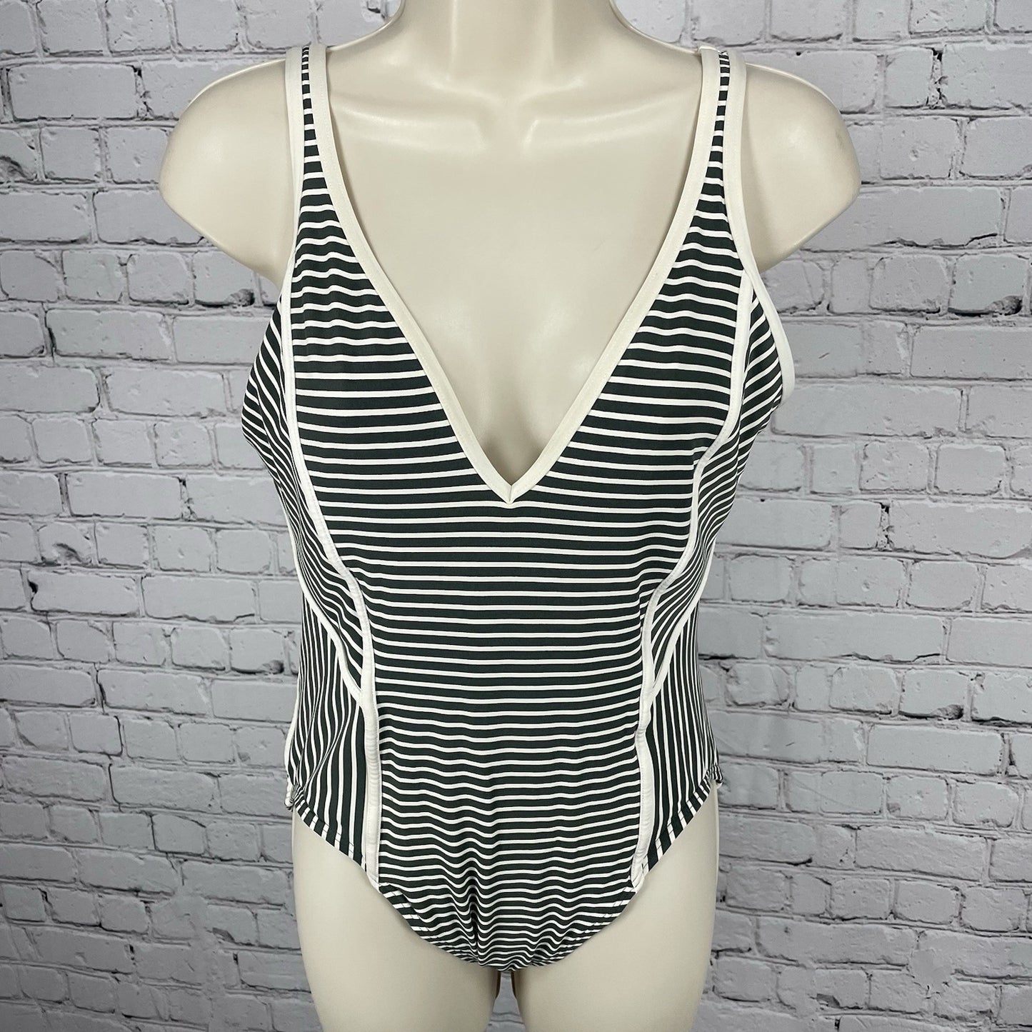 Tommy Hilfiger Green Ivory Stripe Lined Full Coverage One Piece Swimsuit Size 12