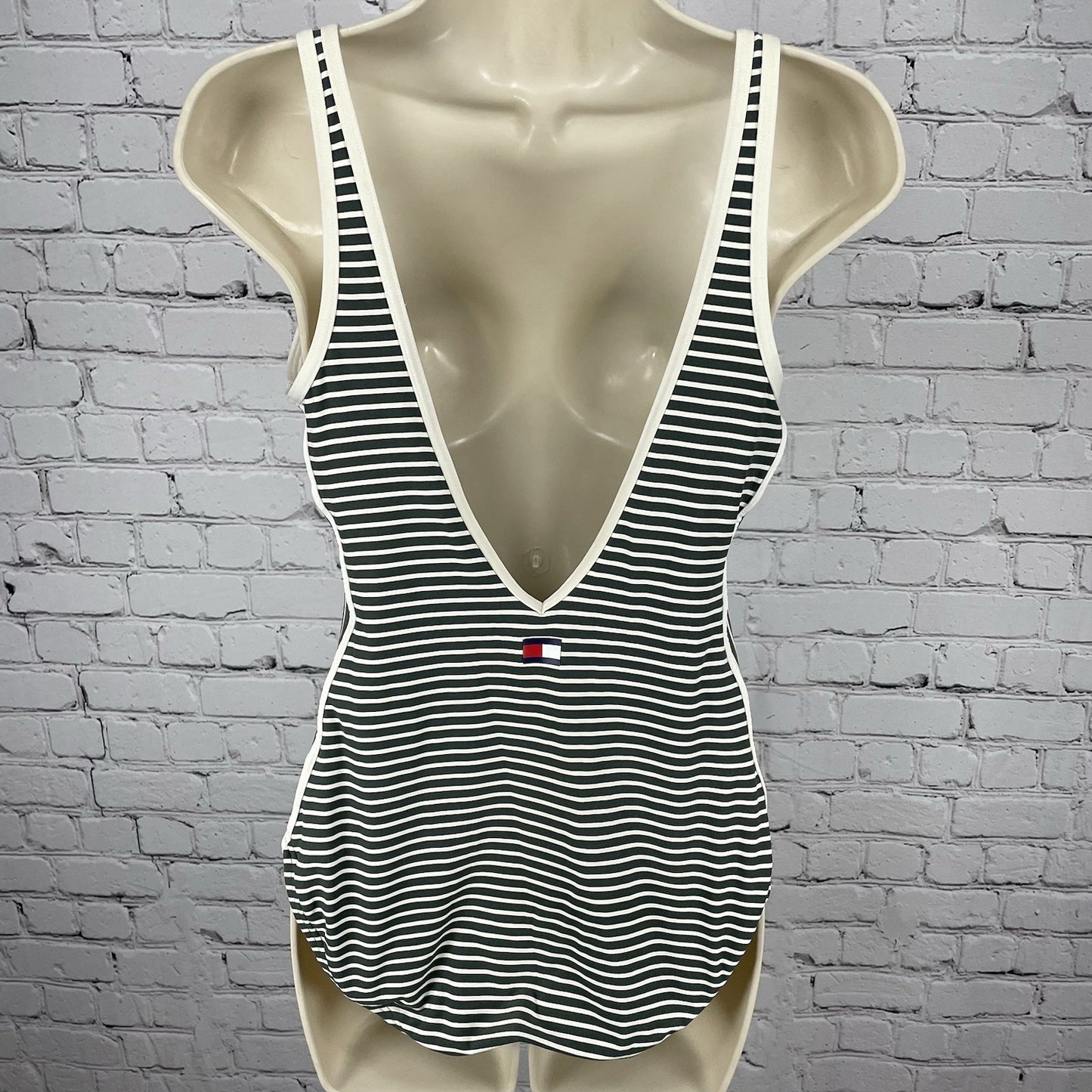 Tommy Hilfiger Green Ivory Stripe Lined Full Coverage One Piece Swimsuit Size 12