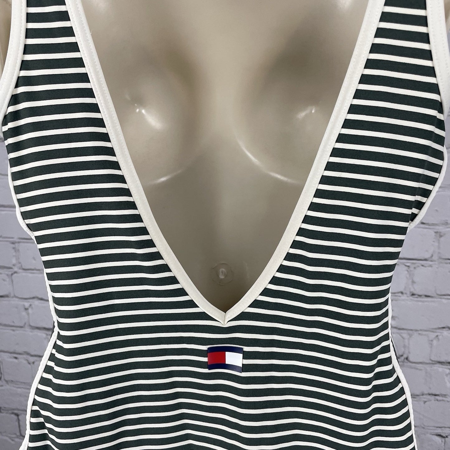 Tommy Hilfiger Green Ivory Stripe Lined Full Coverage One Piece Swimsuit Size 12