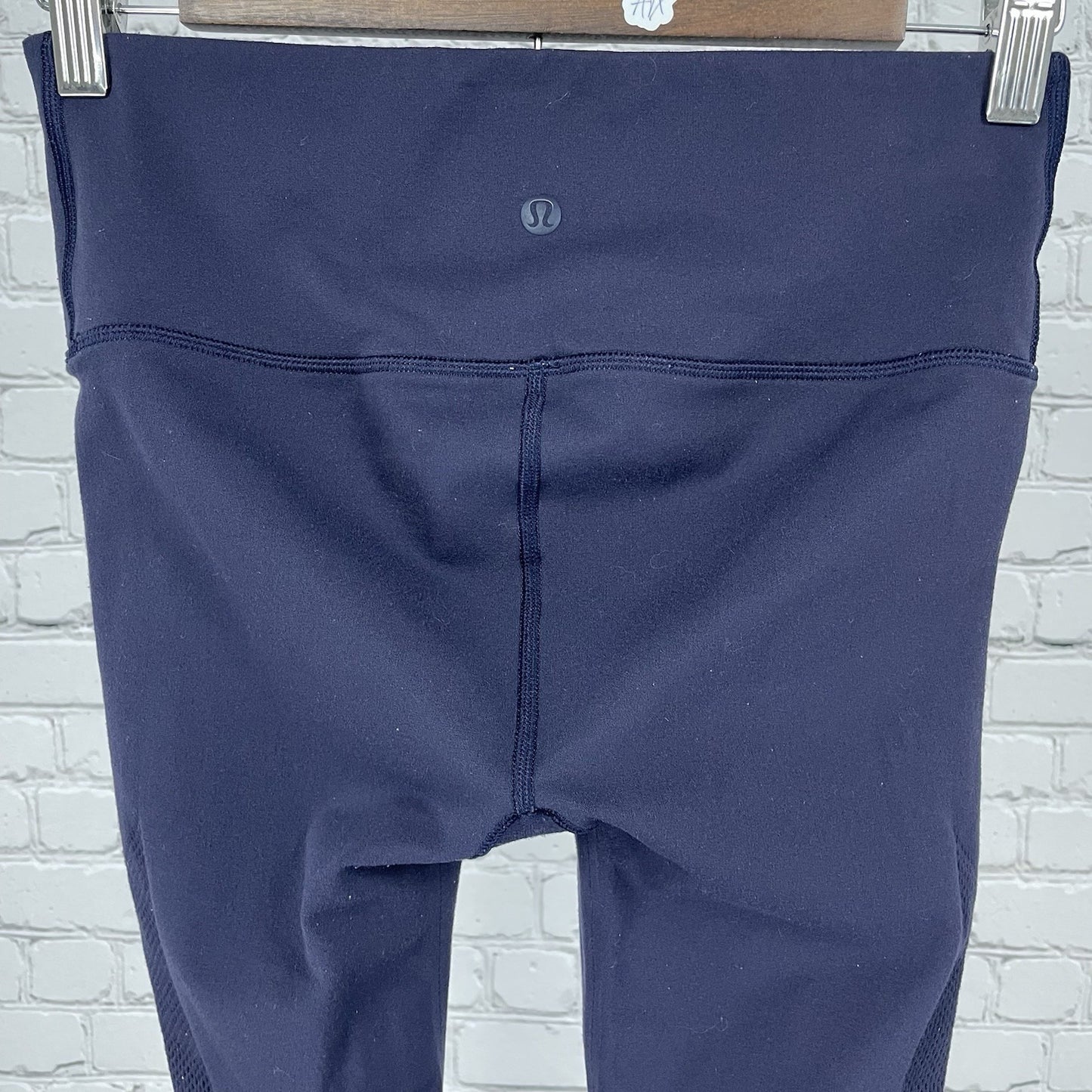 Lululemon Navy Athleisure Compression Ventilated Leggings Size Medium M (25x24)