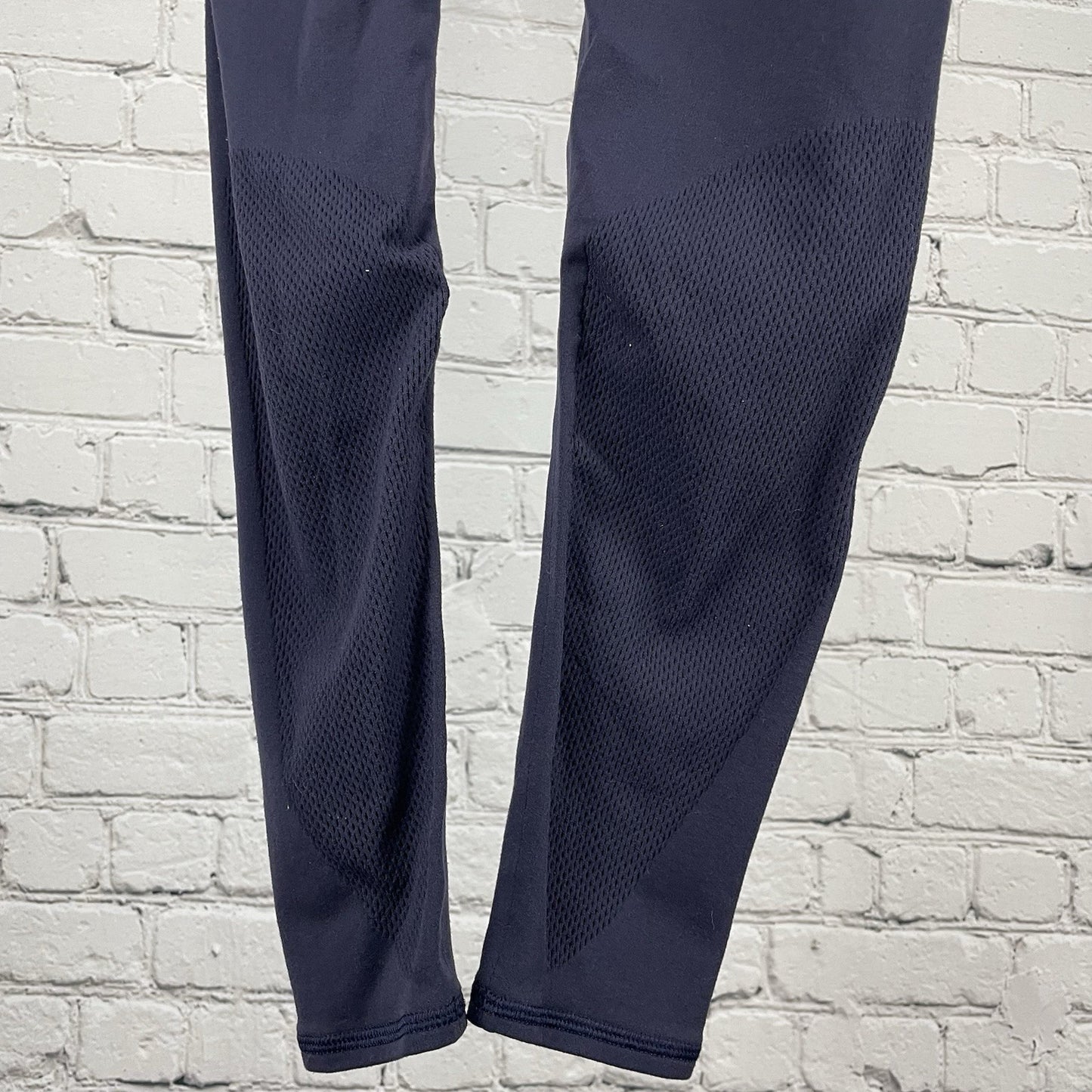 Lululemon Navy Athleisure Compression Ventilated Leggings Size Medium M (25x24)