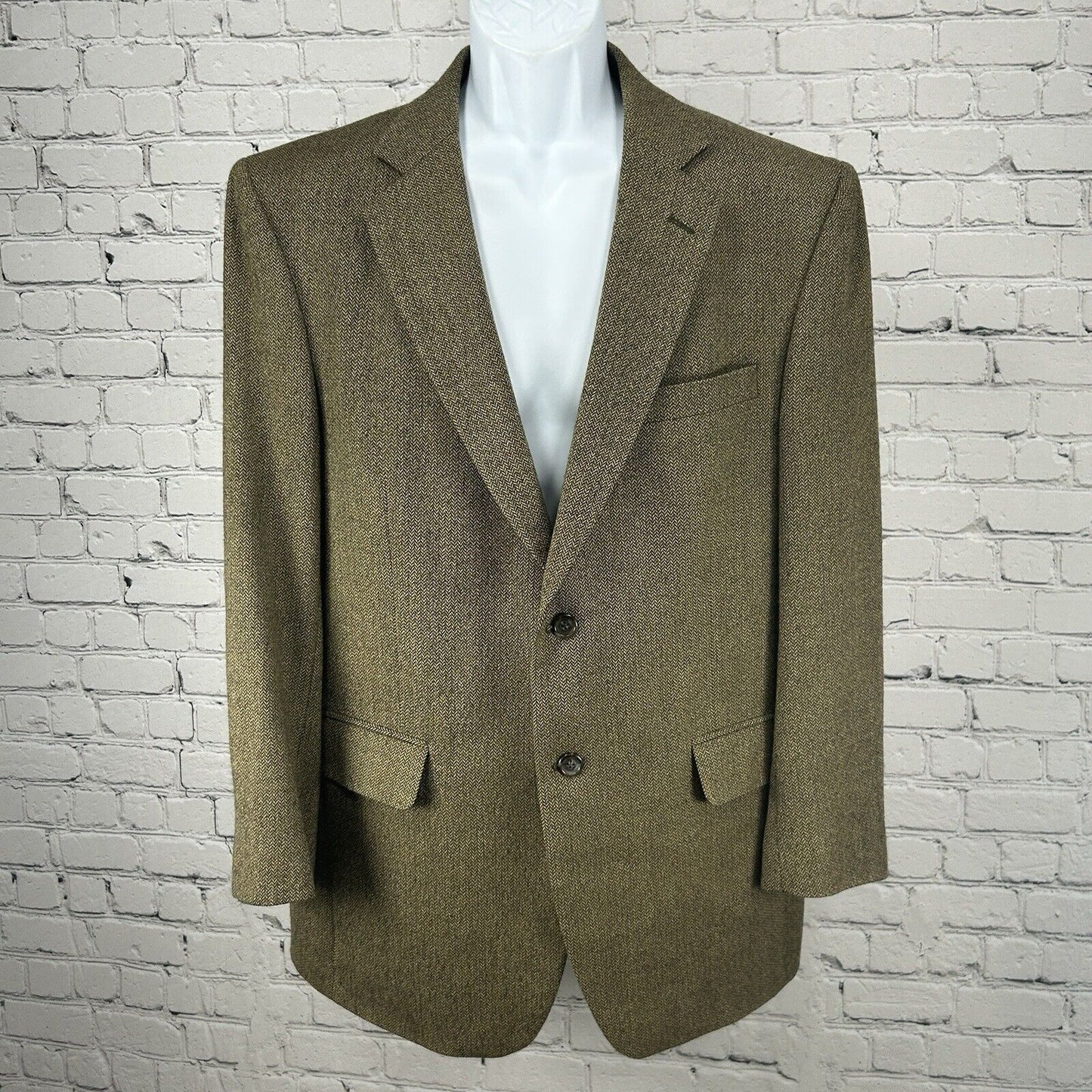VTG Jos A Bank Brown Wool Herringbone 2 Button Vented Suit Jacket Size 41R