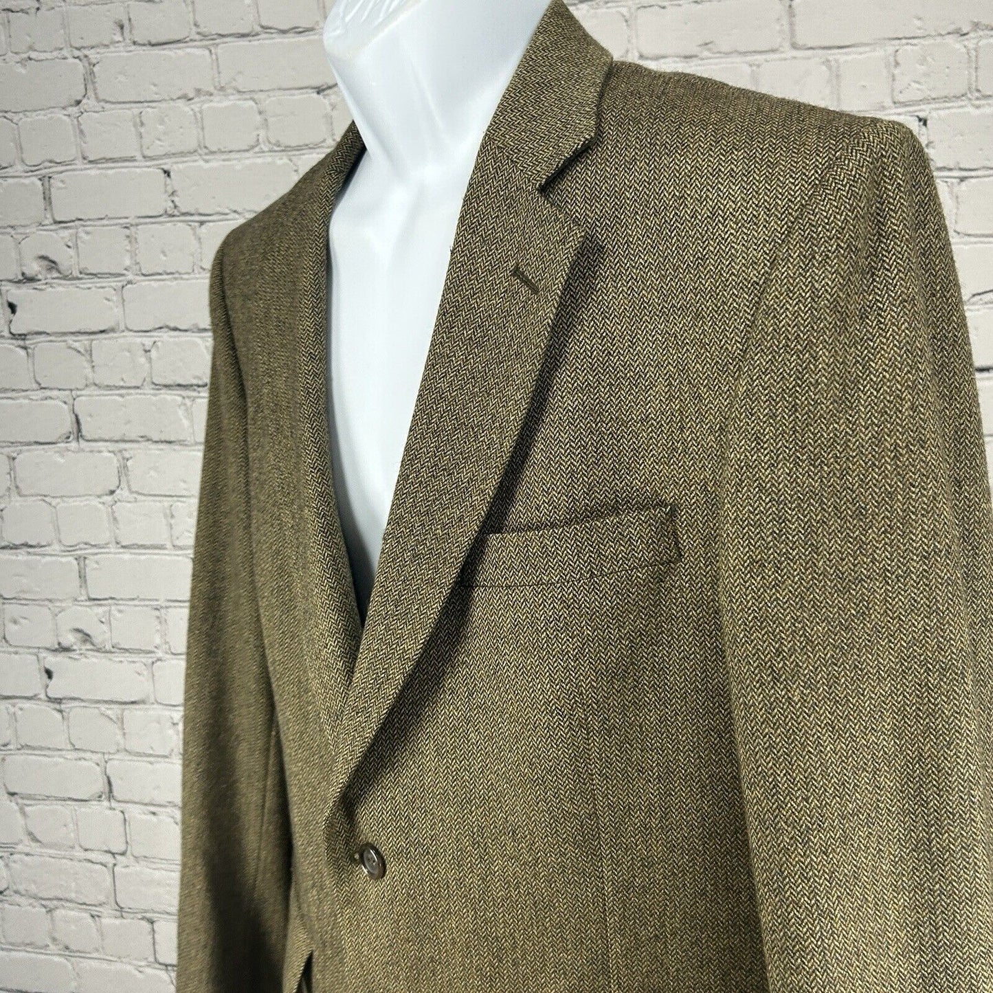 VTG Jos A Bank Brown Wool Herringbone 2 Button Vented Suit Jacket Size 41R