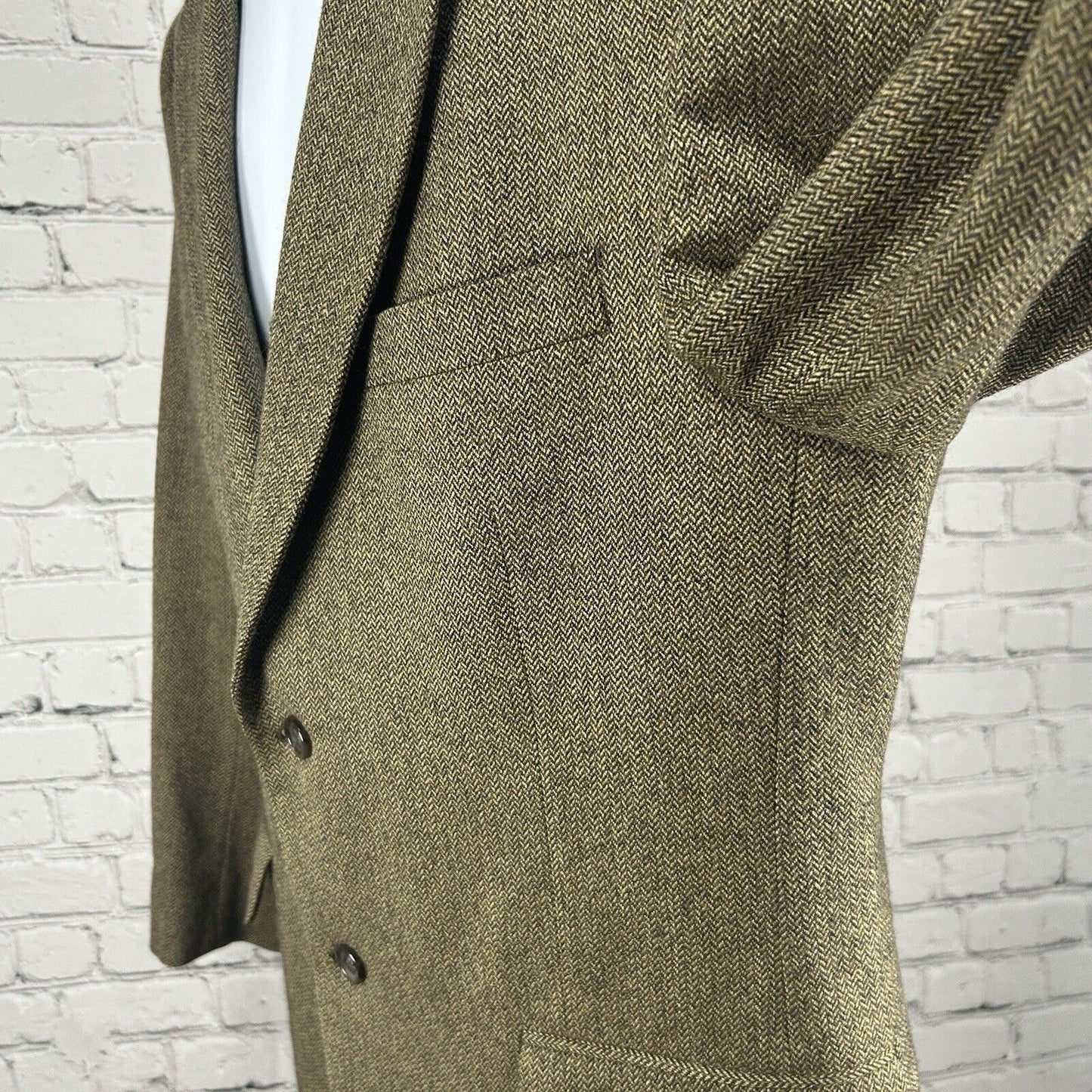 VTG Jos A Bank Brown Wool Herringbone 2 Button Vented Suit Jacket Size 41R