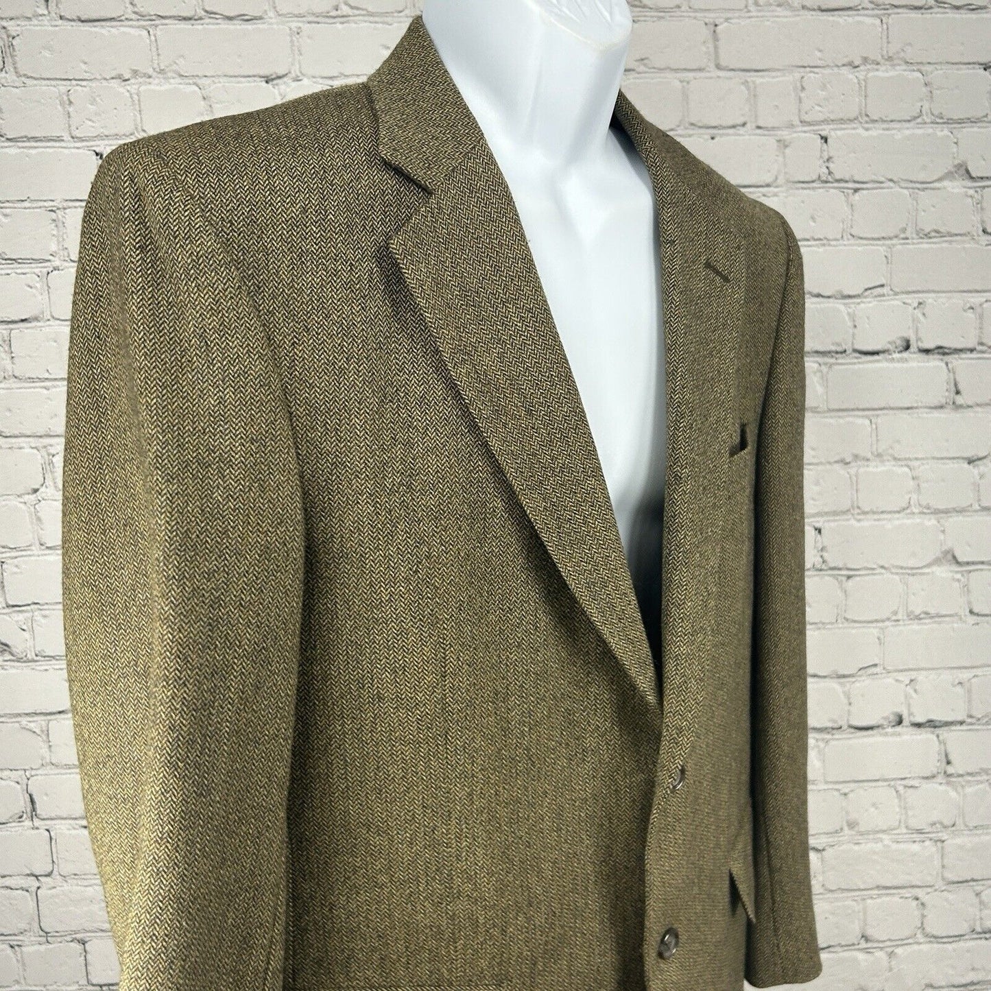 VTG Jos A Bank Brown Wool Herringbone 2 Button Vented Suit Jacket Size 41R