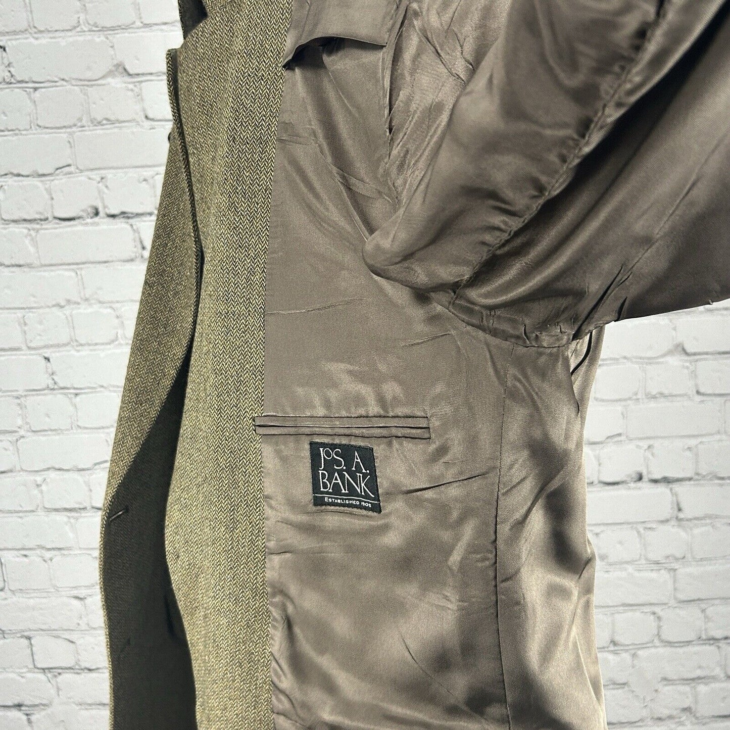 VTG Jos A Bank Brown Wool Herringbone 2 Button Vented Suit Jacket Size 41R