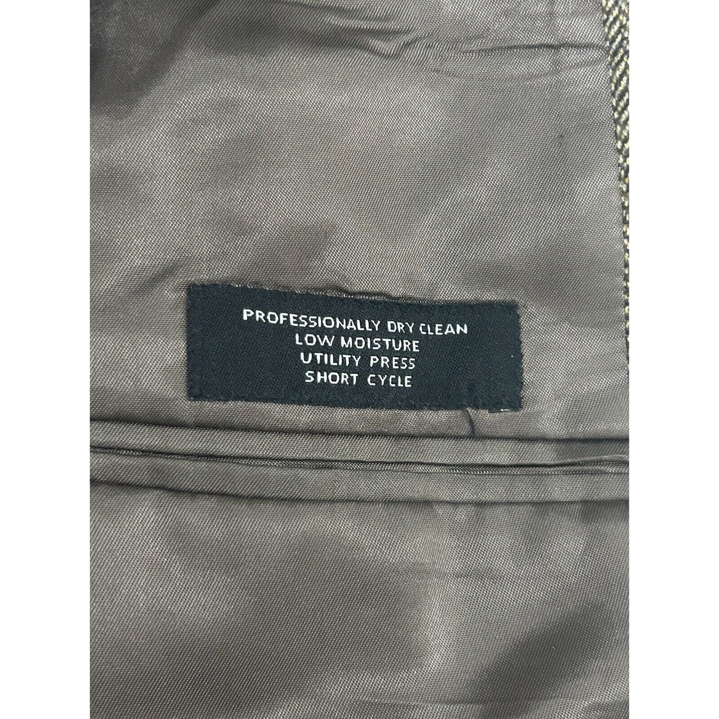 VTG Jos A Bank Brown Wool Herringbone 2 Button Vented Suit Jacket Size 41R
