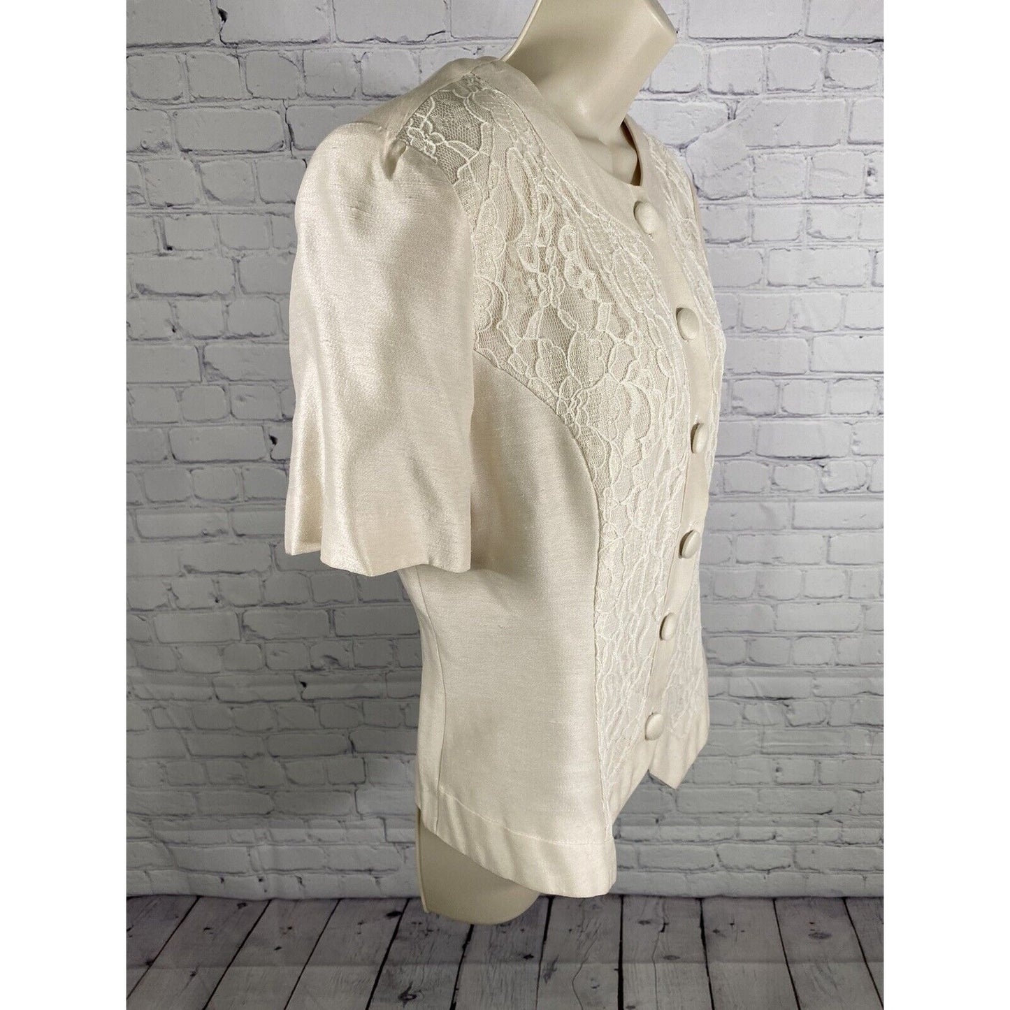VTG Leslie Fay Petite Ivory Floral Lace Button Up Short Sleeve Blouse 14P
