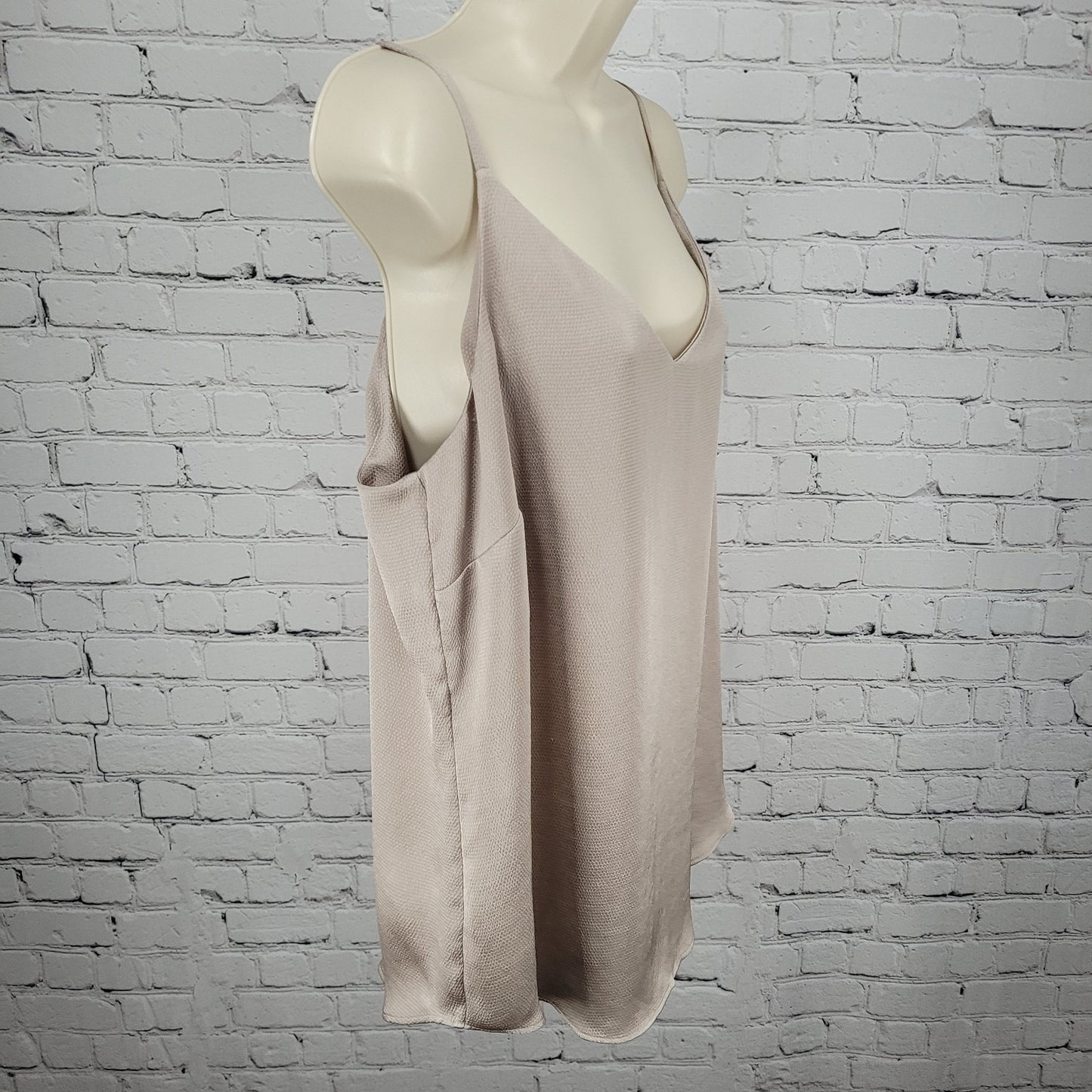 Chico's Beige Muave Satin Strappy V Neck Lightweight Cami Tank Top 2 US 12/14