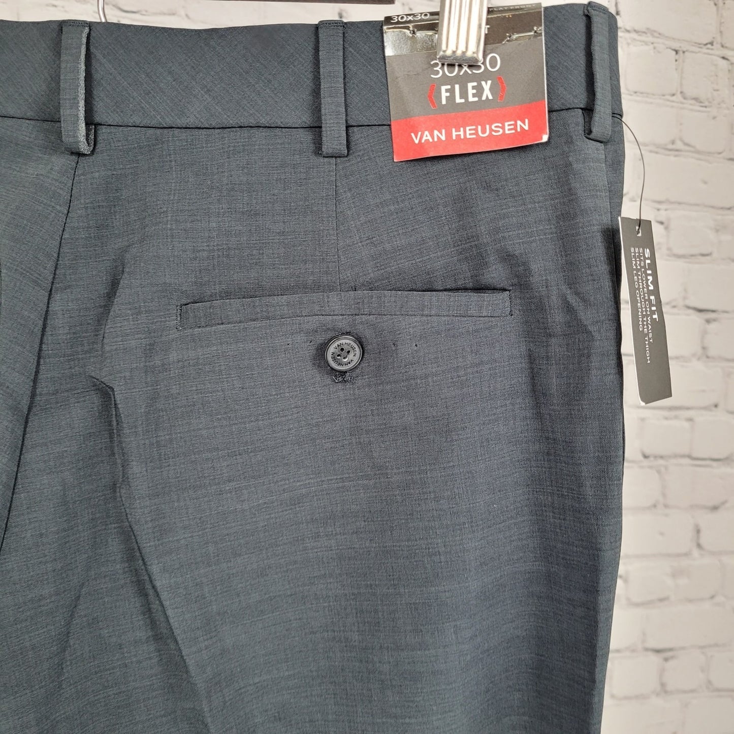 NWT Van Heusen Graphite Grey Slim Fit Flat Front Lightweight Pants Size 30x30