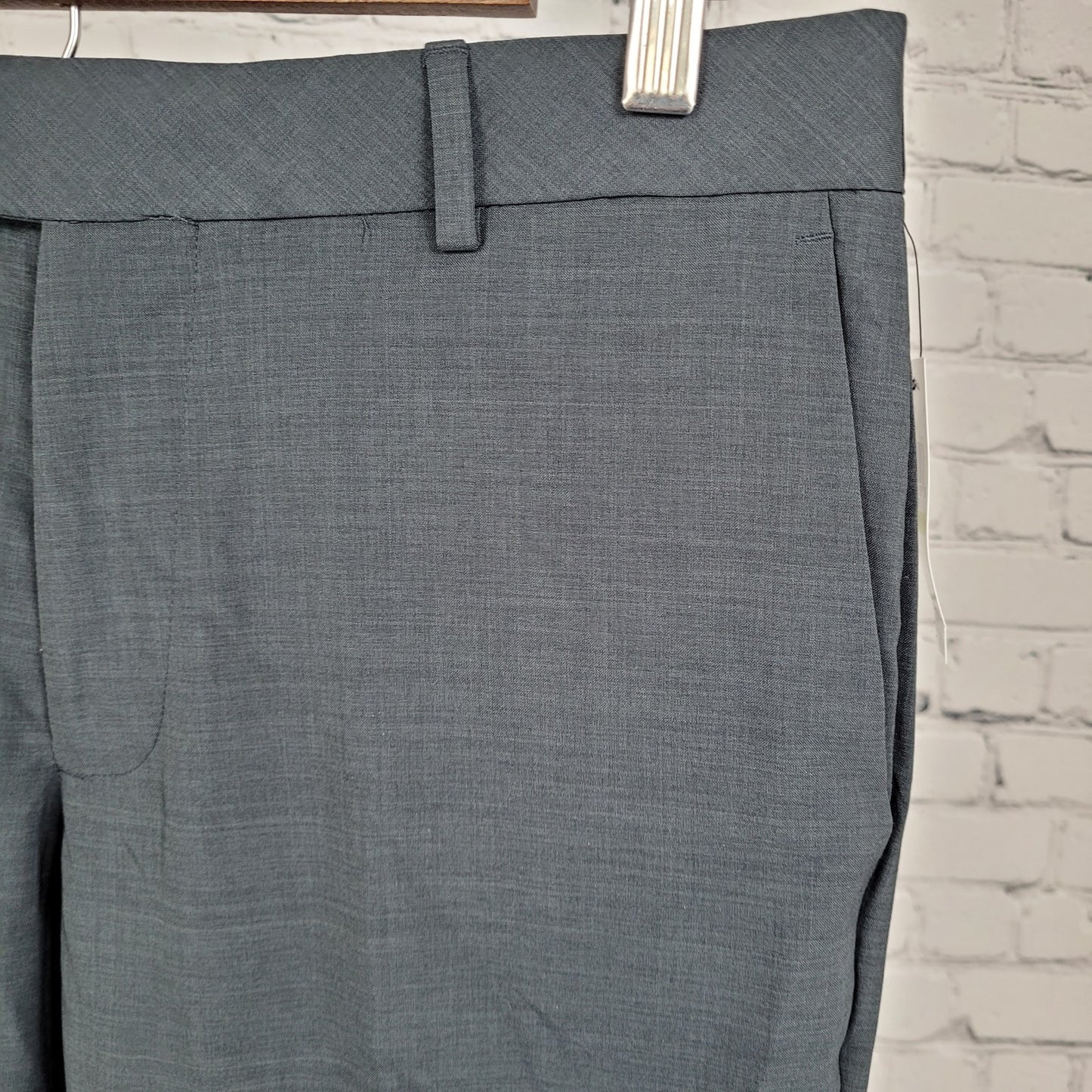 NWT Van Heusen Graphite Grey Slim Fit Flat Front Lightweight Pants Size 30x30