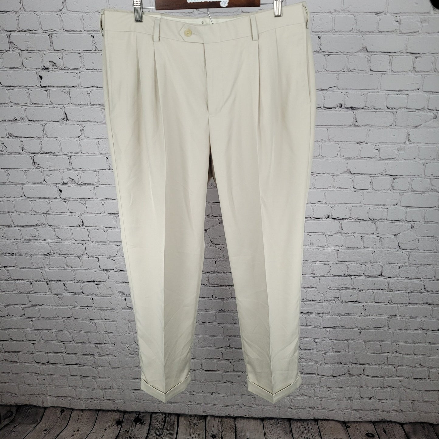 Jos A Bank Beige Traveler Pleated Cuffed Straight Dress Pants Size 36 (36x29)