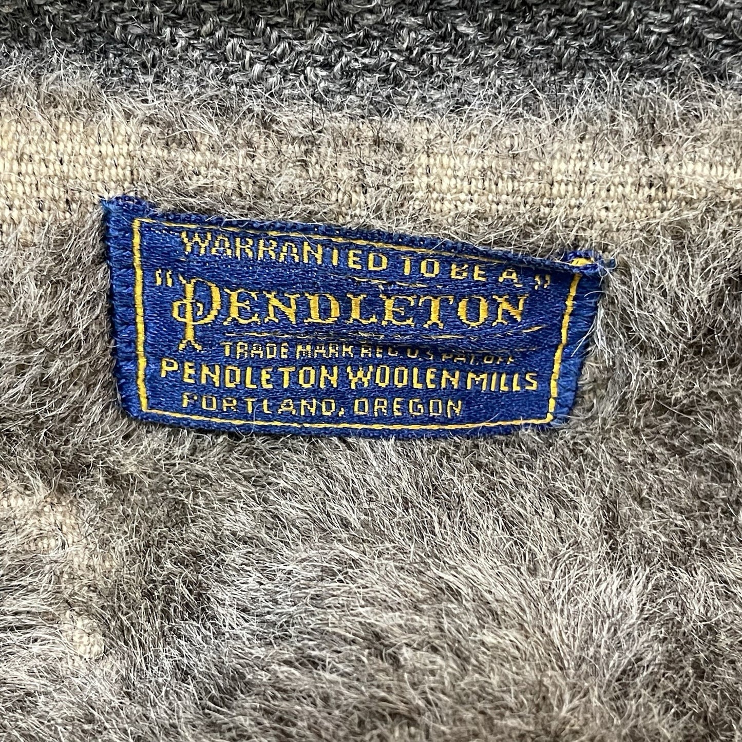 VTG Pendleton Grey Wool Buttoned Fur Lined Collared Coat USA Large L *defects