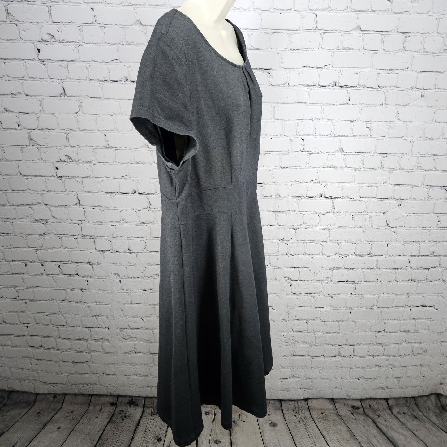 Boden Grey Short Sleeve Pleated Neckline Unlined Stretch A-Line Midi Dress 18L