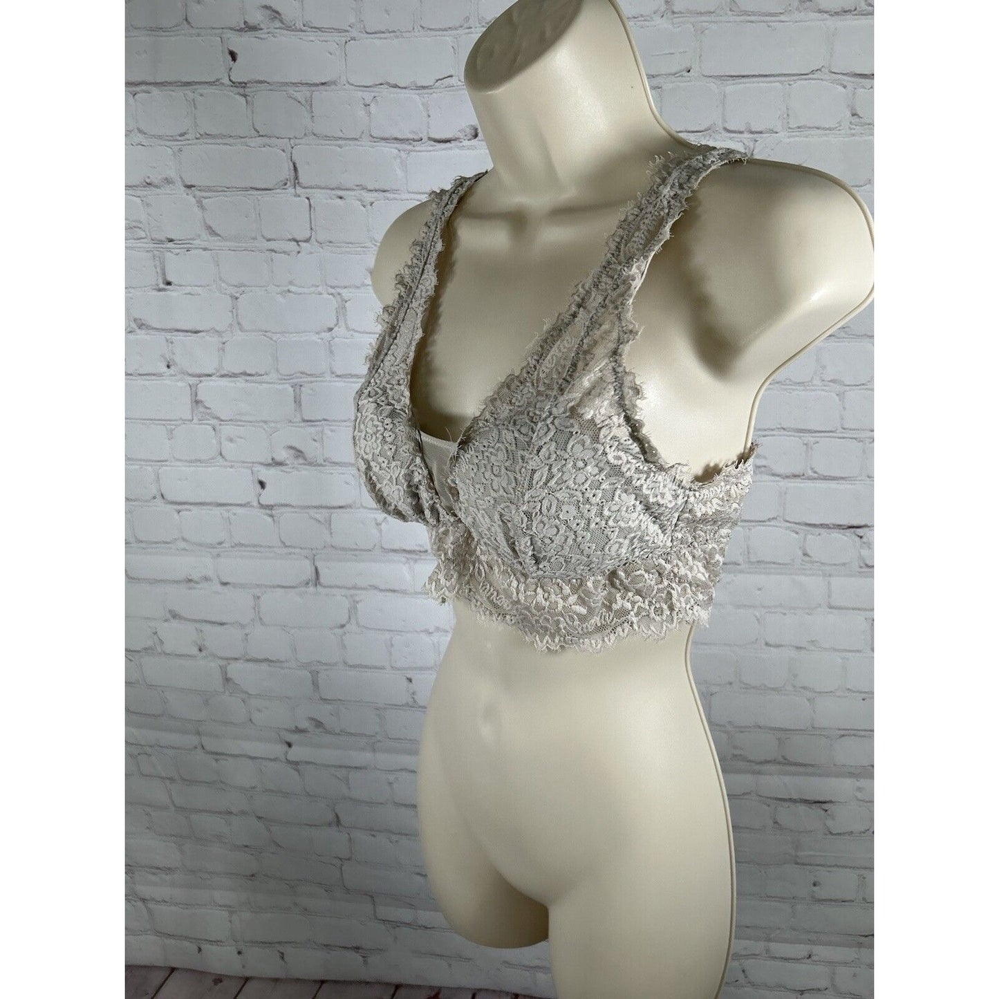 Aerie Gray Lace Lined Wireless Back Close Removable Pads Bralette Bra Women’s M