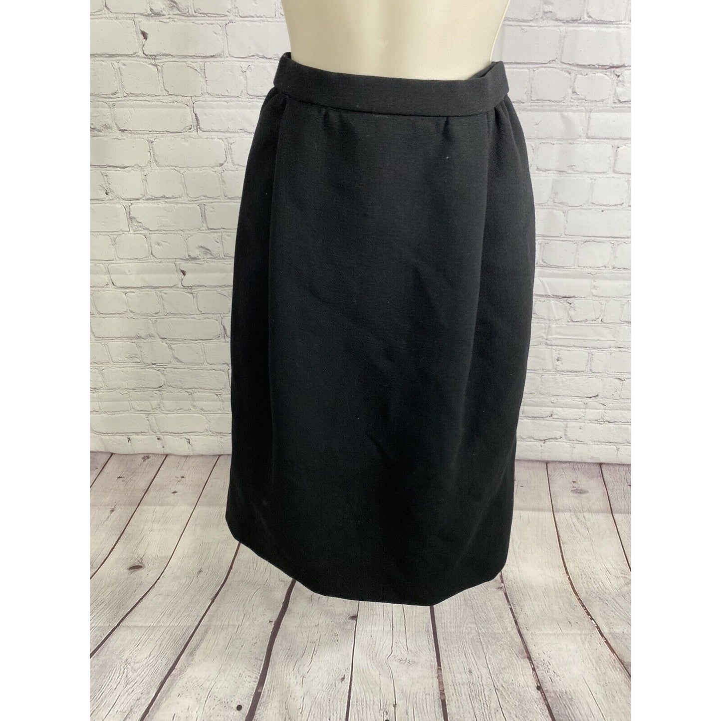 VTG Carolina Herrera Solid Black 100% Wool Pleated Pencil Skirt W/ Pockets 10