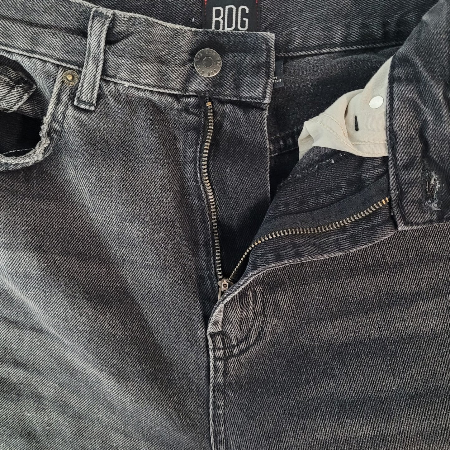 BDG Urban Outfitters Black Denim Skater Baggy Distressed Jeans Size 26 (26x29.5)