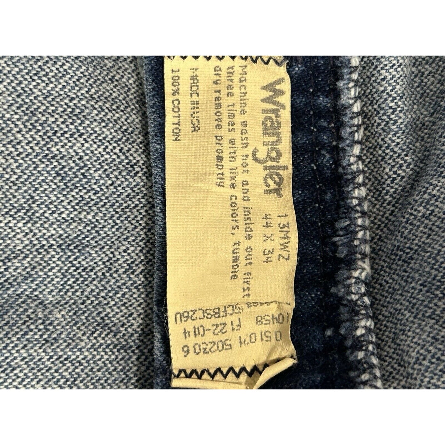 Wrangler Blue Medium Wash 100% Cotton Made In USA Distressed Jeans Size (42X32)