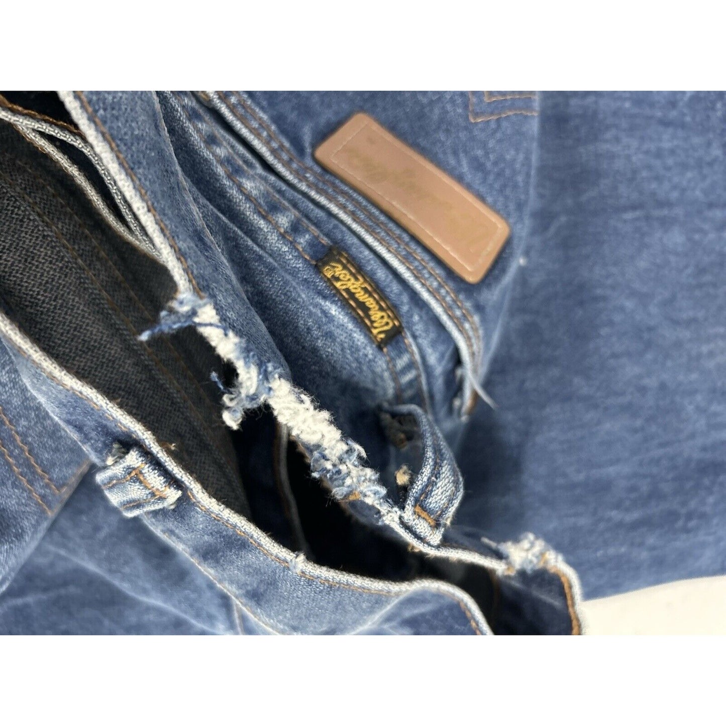 Wrangler Blue Medium Wash 100% Cotton Made In USA Distressed Jeans Size (42X32)