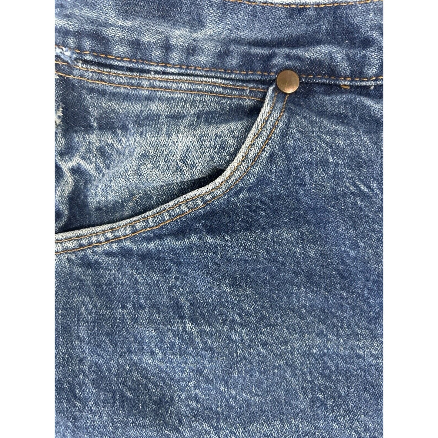 Wrangler Blue Medium Wash 100% Cotton Made In USA Distressed Jeans Size (42X32)