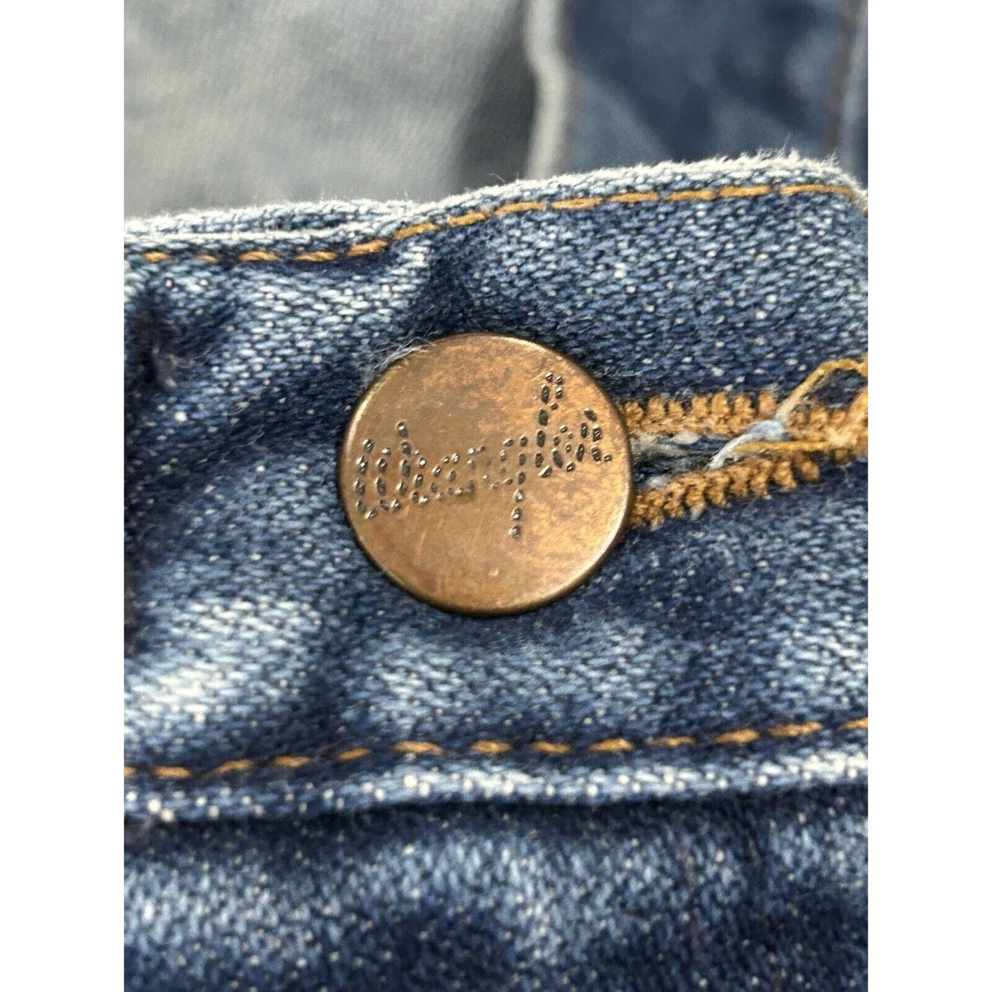 Wrangler Blue Medium Wash 100% Cotton Made In USA Distressed Jeans Size (42X32)