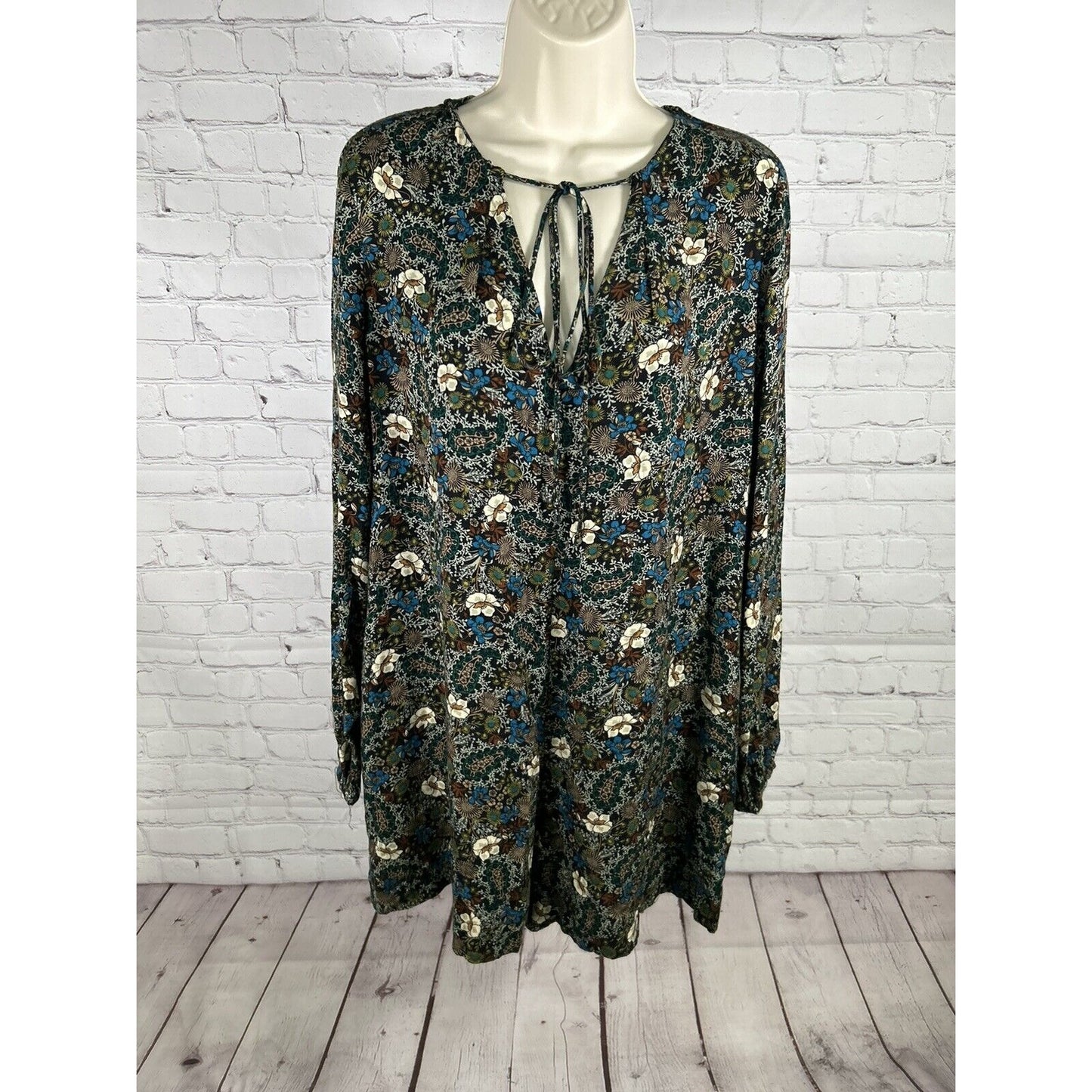 Zara Trafaluc Floral Long Sleeve V Neck Back Zip Neck Tie Women’s Romper M
