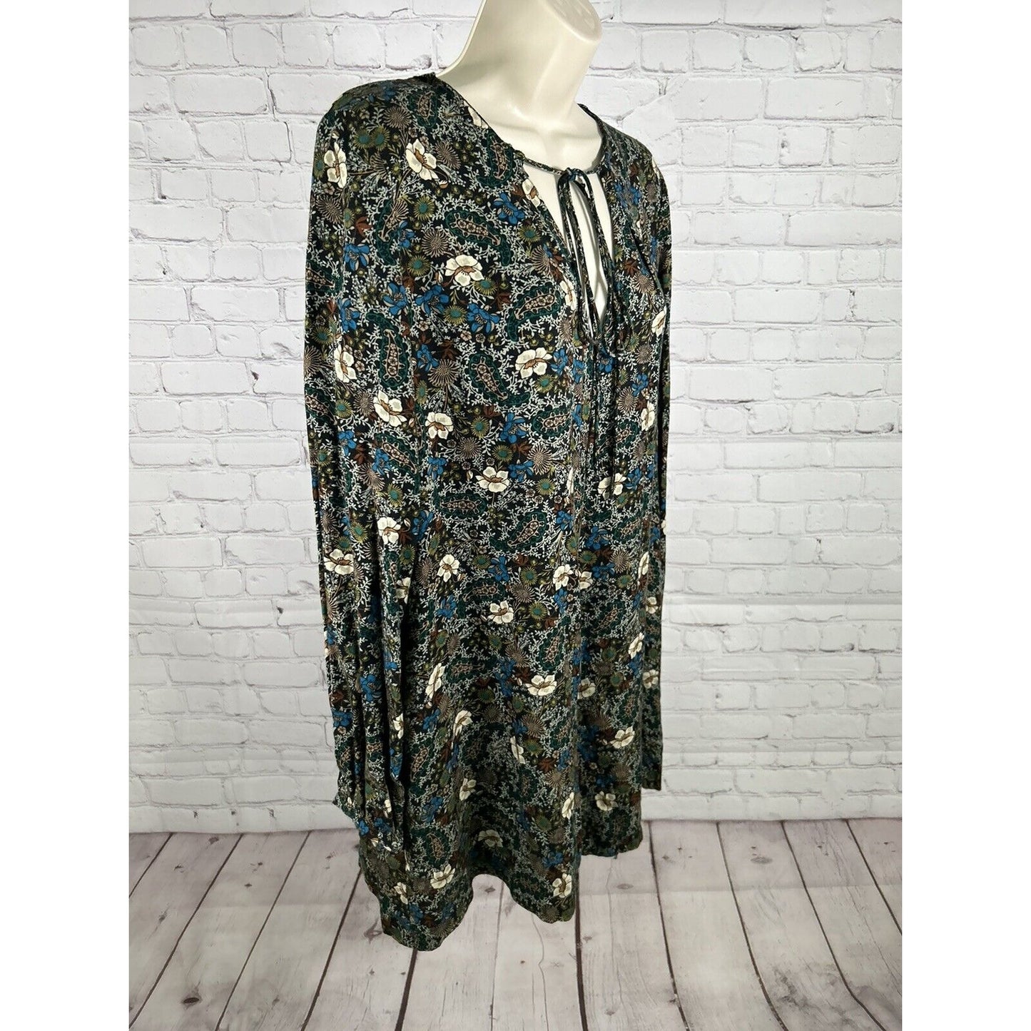 Zara Trafaluc Floral Long Sleeve V Neck Back Zip Neck Tie Women’s Romper M