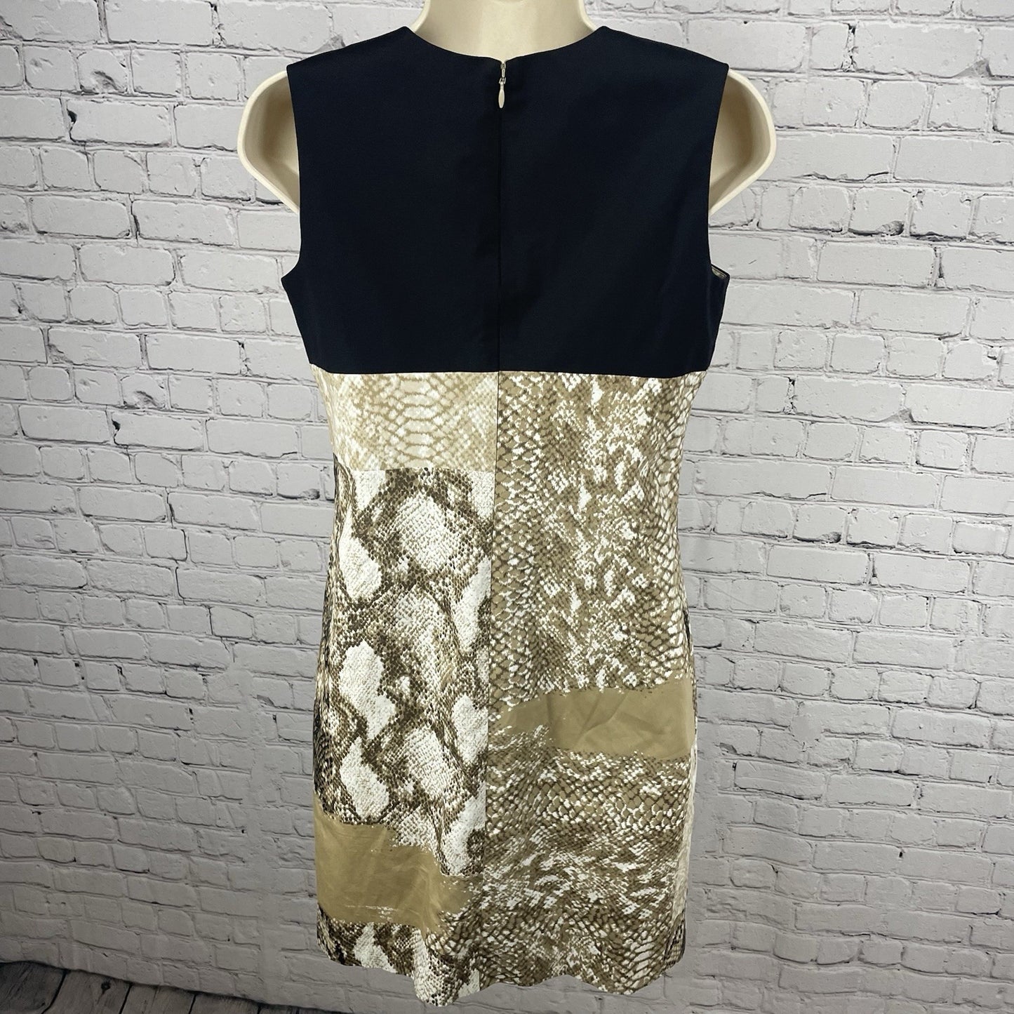 Tahari Tan Snakeprint Sleeveless Lined Stretch Shift Knee Length Dress Size 4