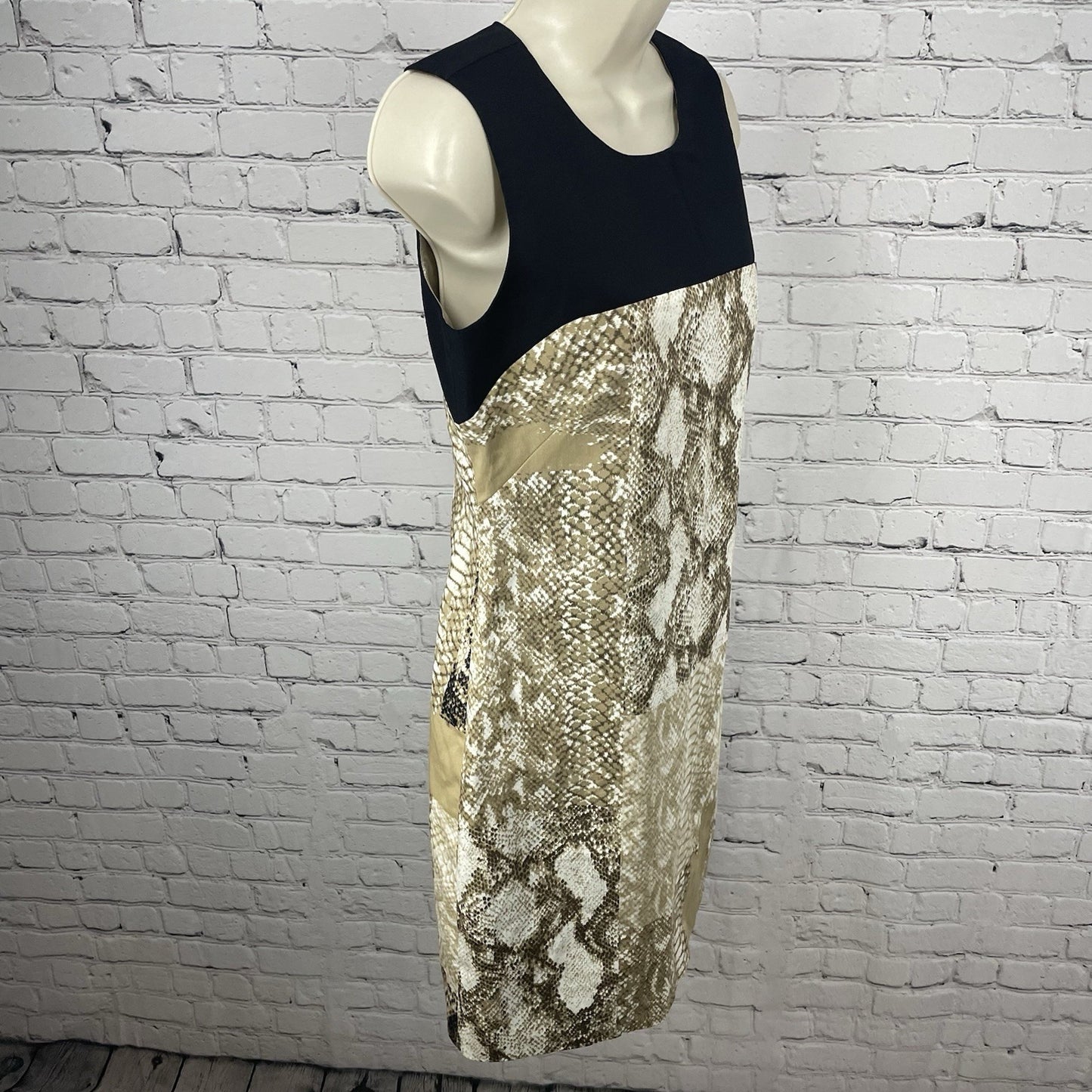 Tahari Tan Snakeprint Sleeveless Lined Stretch Shift Knee Length Dress Size 4