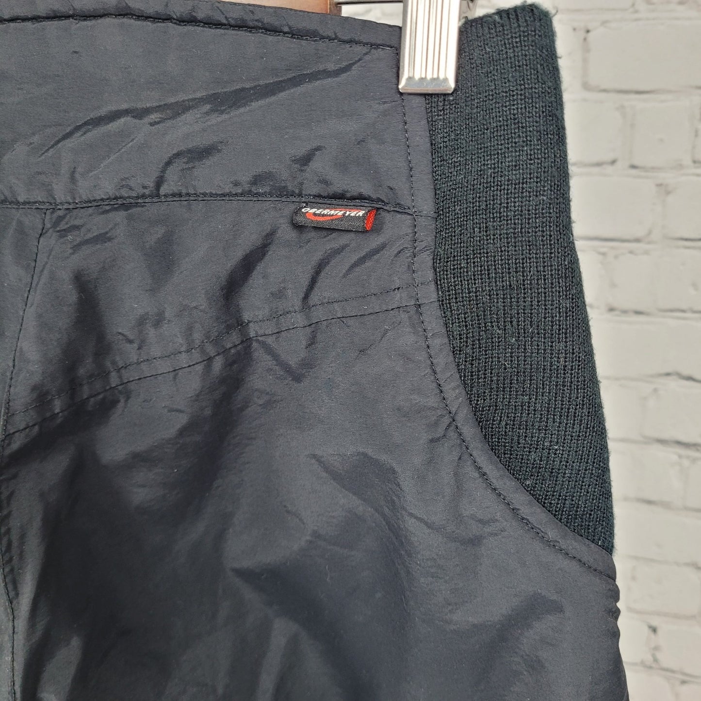 Obermeyer Black Insulated Stretch Waist Straight Leg Ski Pants Size 8 (26x31)