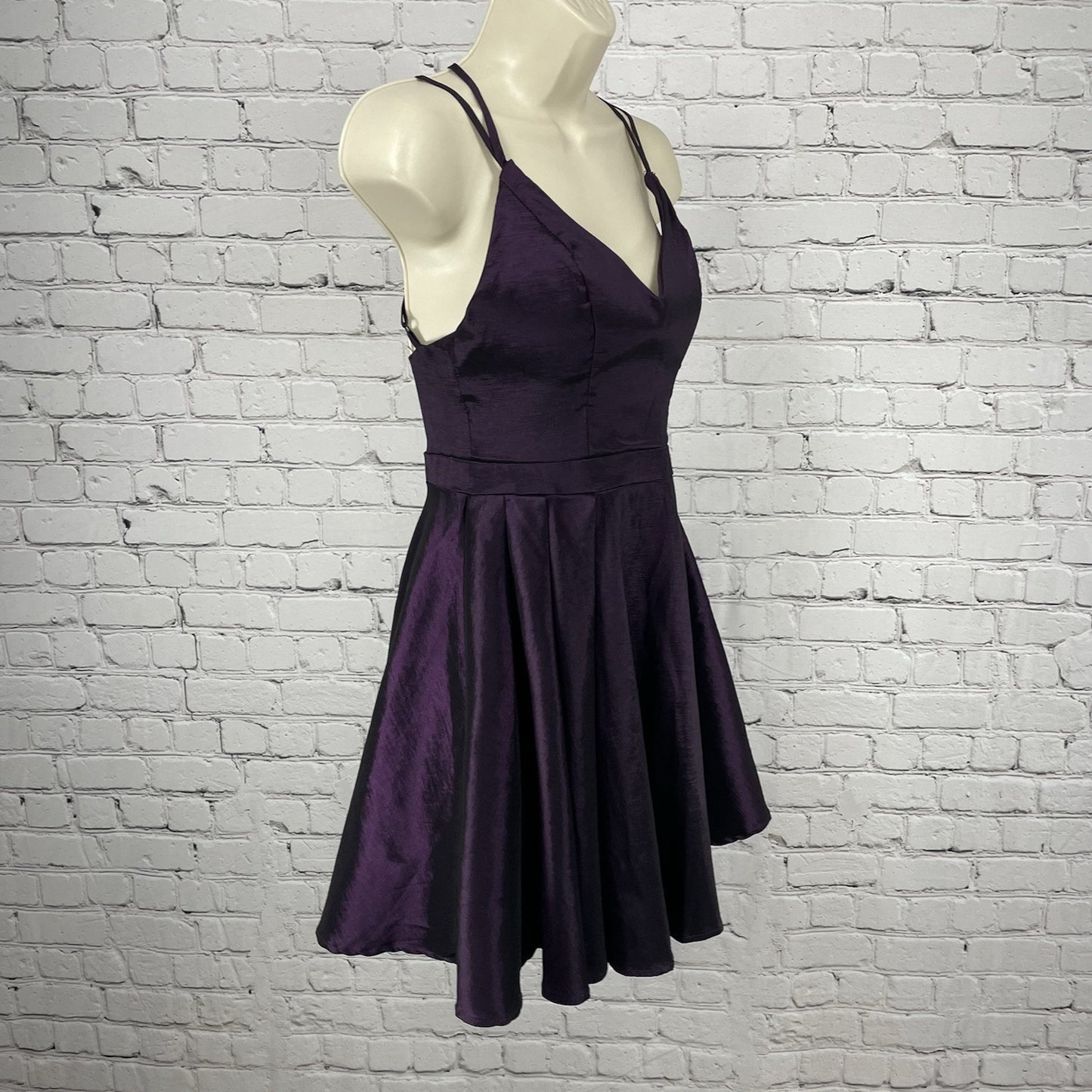 NWT Camille La Vie Purple A Line Pleated Strappy Zip Padded Short Dress Size 4