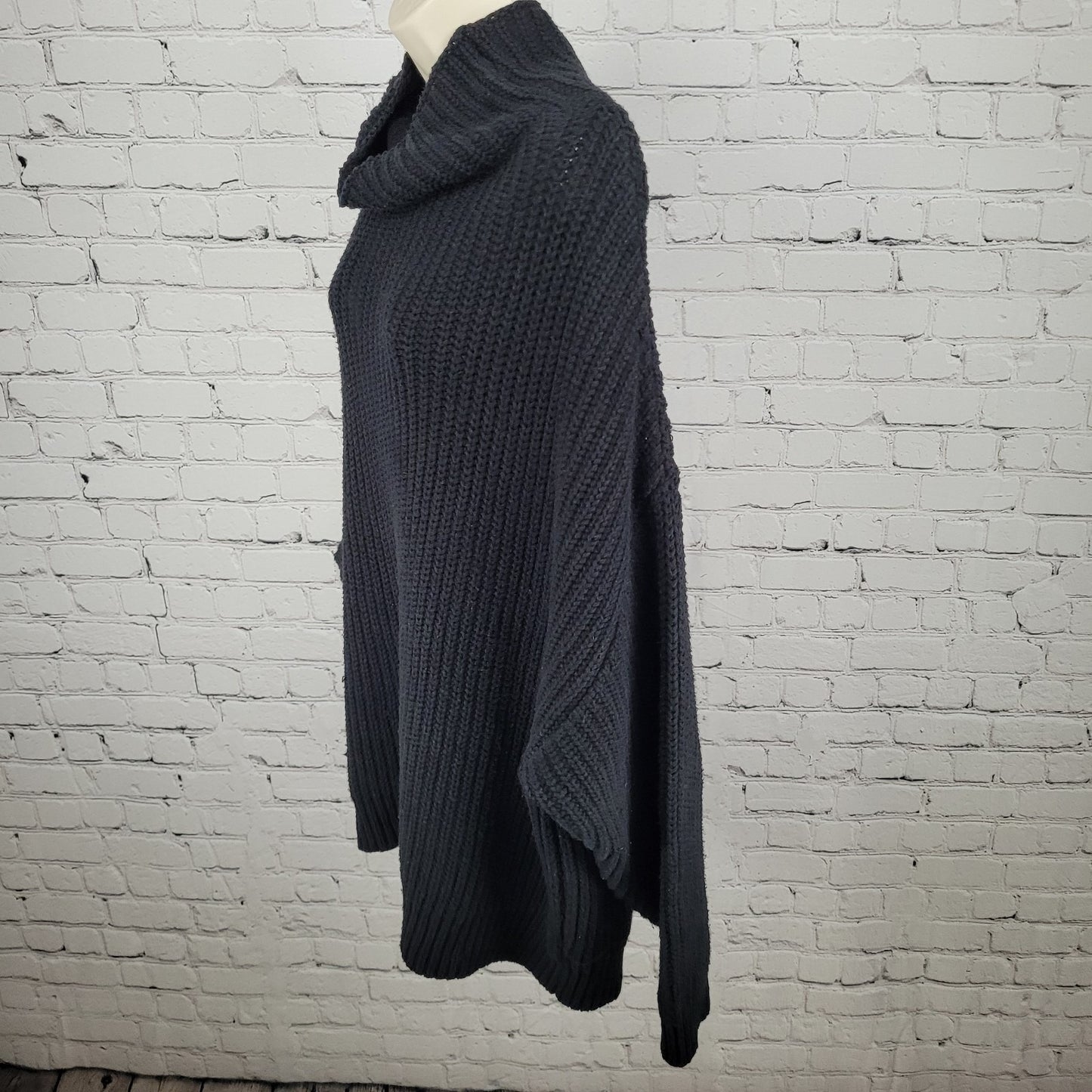 Free People Black Chunky Knit Oversized Heavyweight Sweater Size Medium M