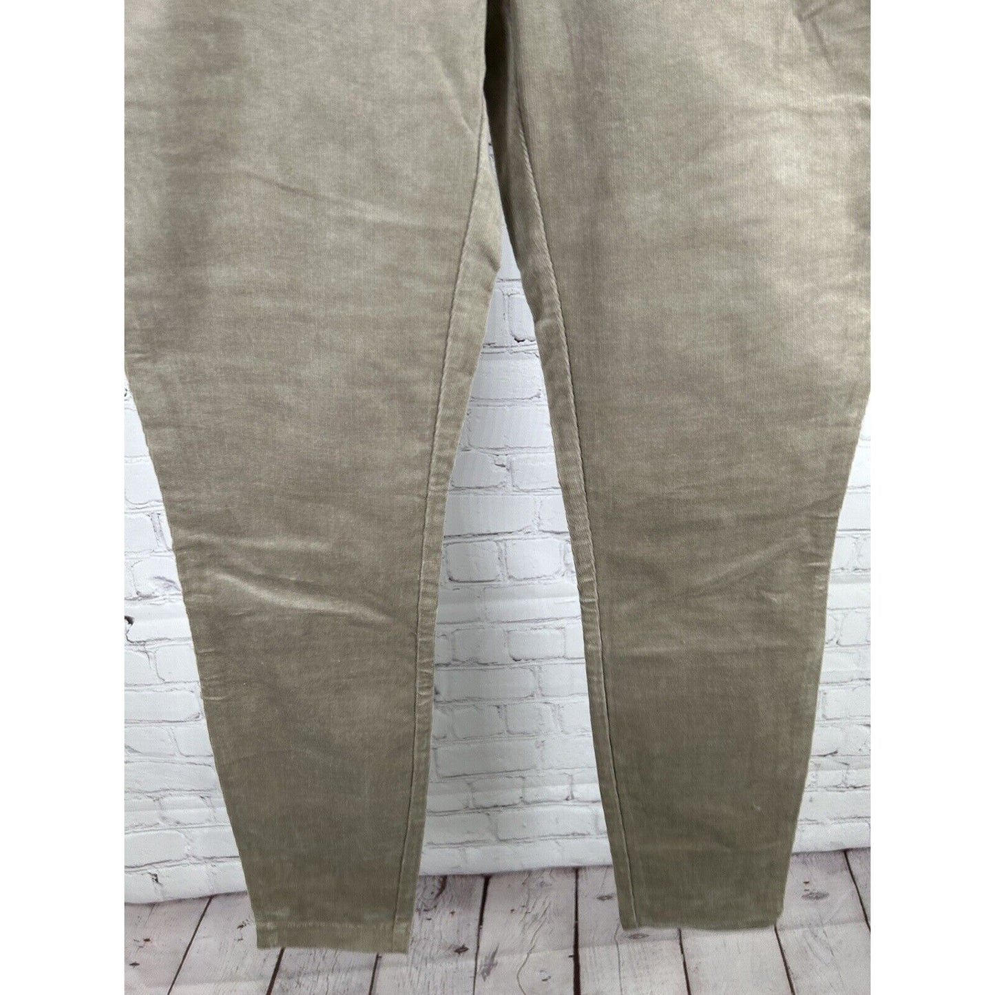 Kuhl Women's Streamline Skinny Light Brown Corduroy Pants 4 Short (29 x 28.5)