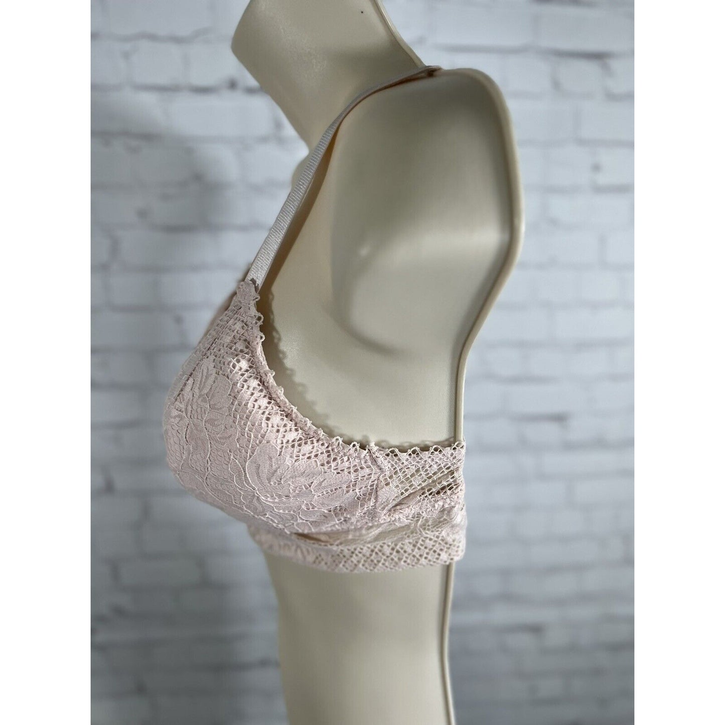 Danskin Intimates Blush Classic Lace Lightly Padded Bralette Rose Gold Detail M