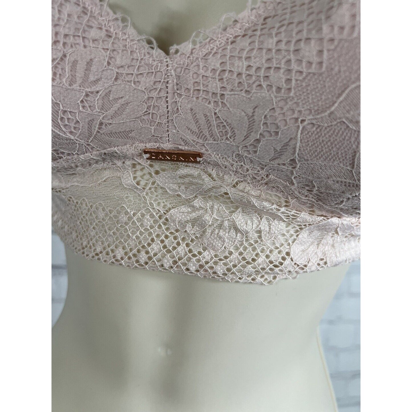 Danskin Intimates Blush Classic Lace Lightly Padded Bralette Rose Gold Detail M