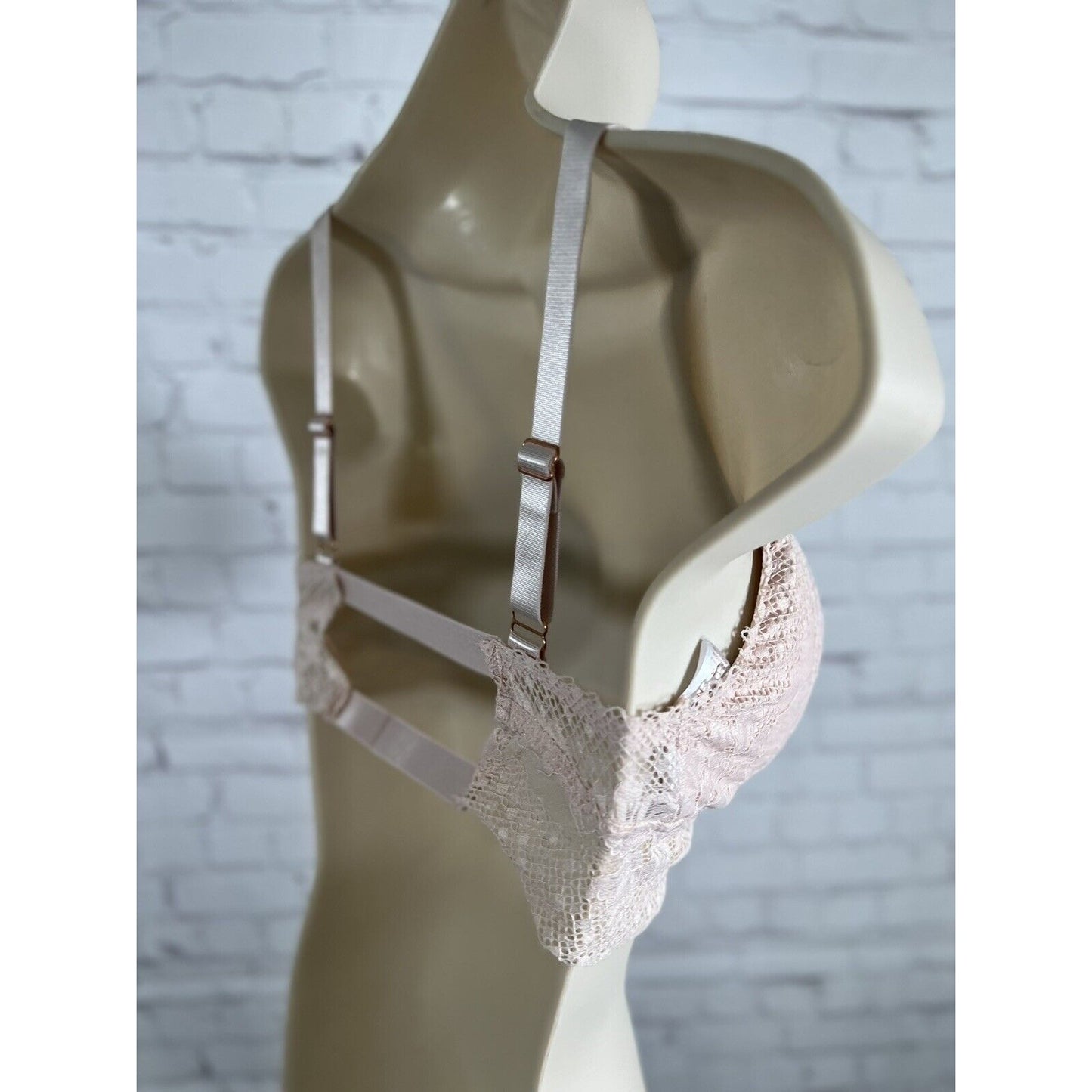 Danskin Intimates Blush Classic Lace Lightly Padded Bralette Rose Gold Detail M