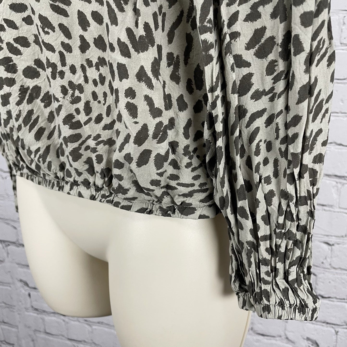 Cloth & Stone Anthropologie Muted Green Cheetah Top Blouse USA Made Size Small S