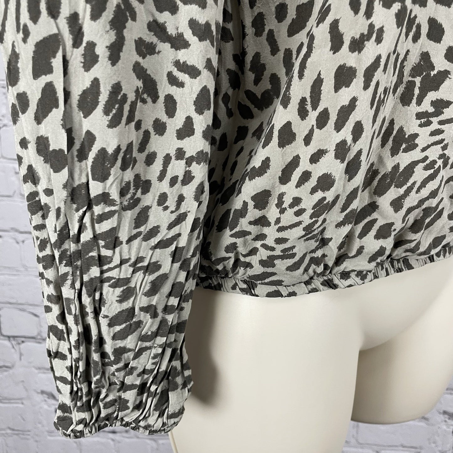 Cloth & Stone Anthropologie Muted Green Cheetah Top Blouse USA Made Size Small S