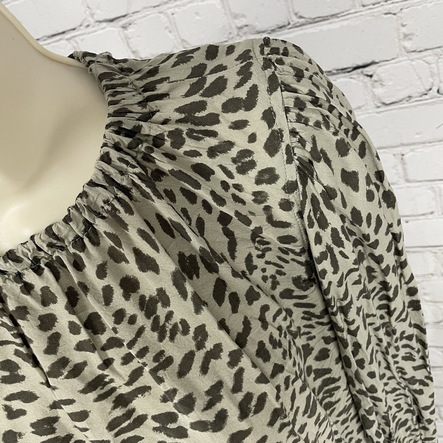 Cloth & Stone Anthropologie Muted Green Cheetah Top Blouse USA Made Size Small S