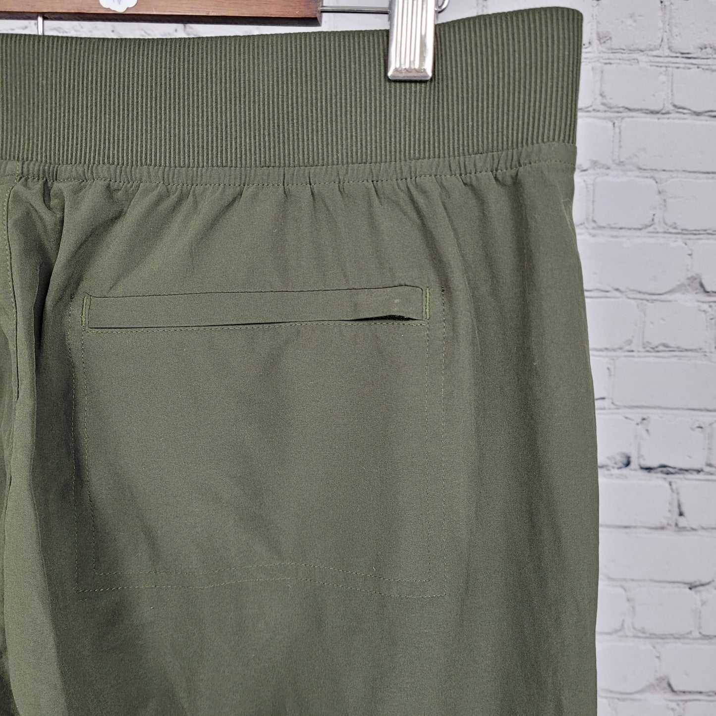 Athleta Green Lightweight Stretch Activewear Pull On High Rise Pants 8 (31x28)