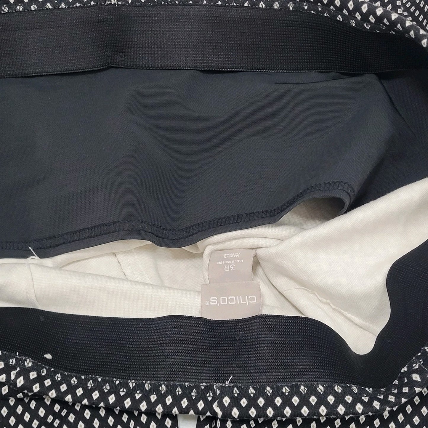 Chico's Black Diamond Print Elastic Waist Stretch Pants Size 3R US 16 (37x30)