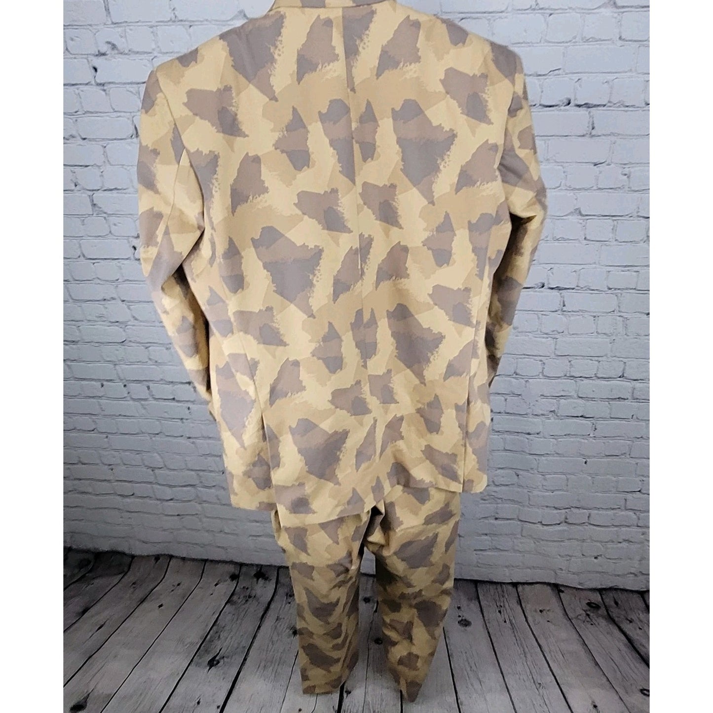 French Crown Tan Camo Double Breasted Vented Blazer Suit Size 48 Pants (40x30)