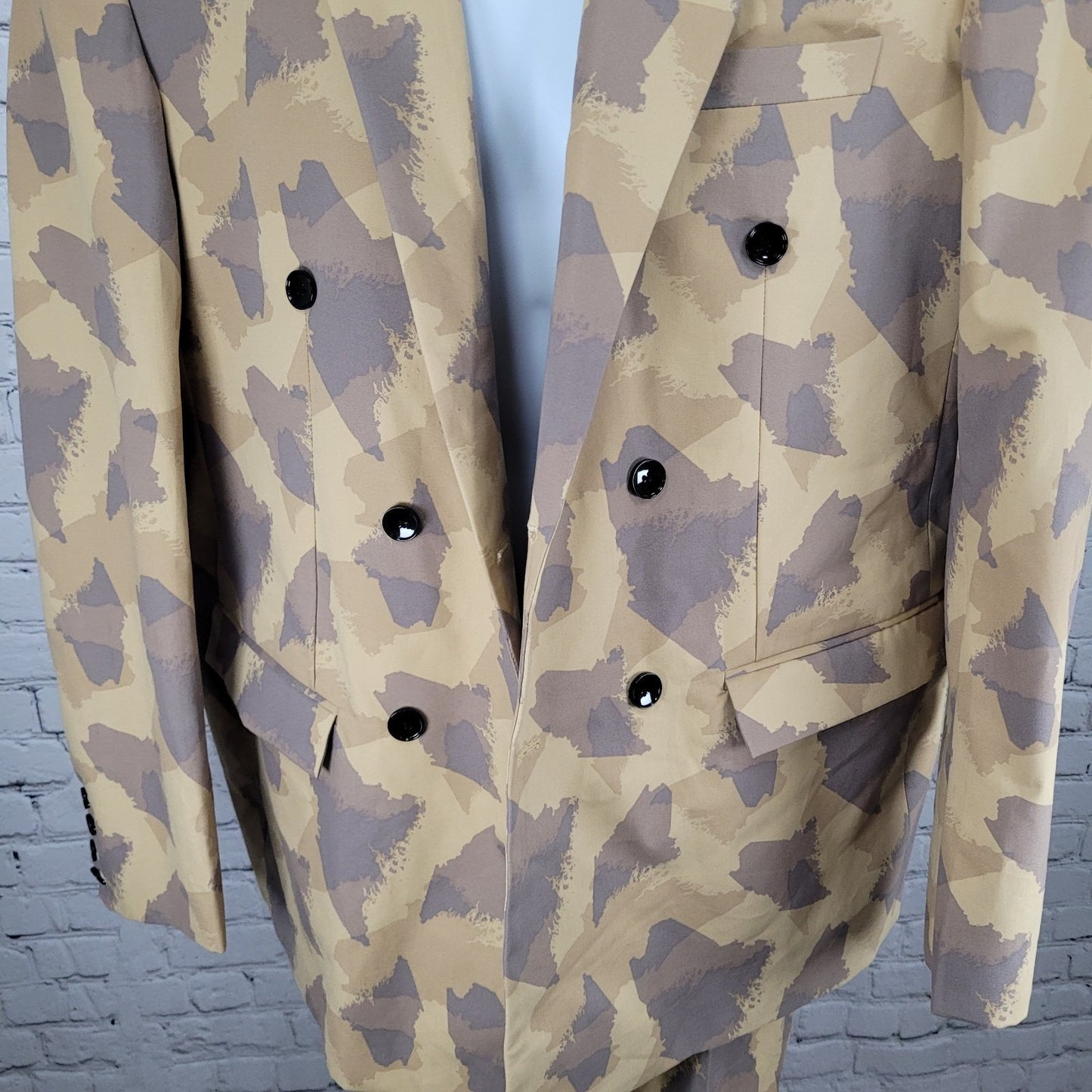 French Crown Tan Camo Double Breasted Vented Blazer Suit Size 48 Pants (40x30)